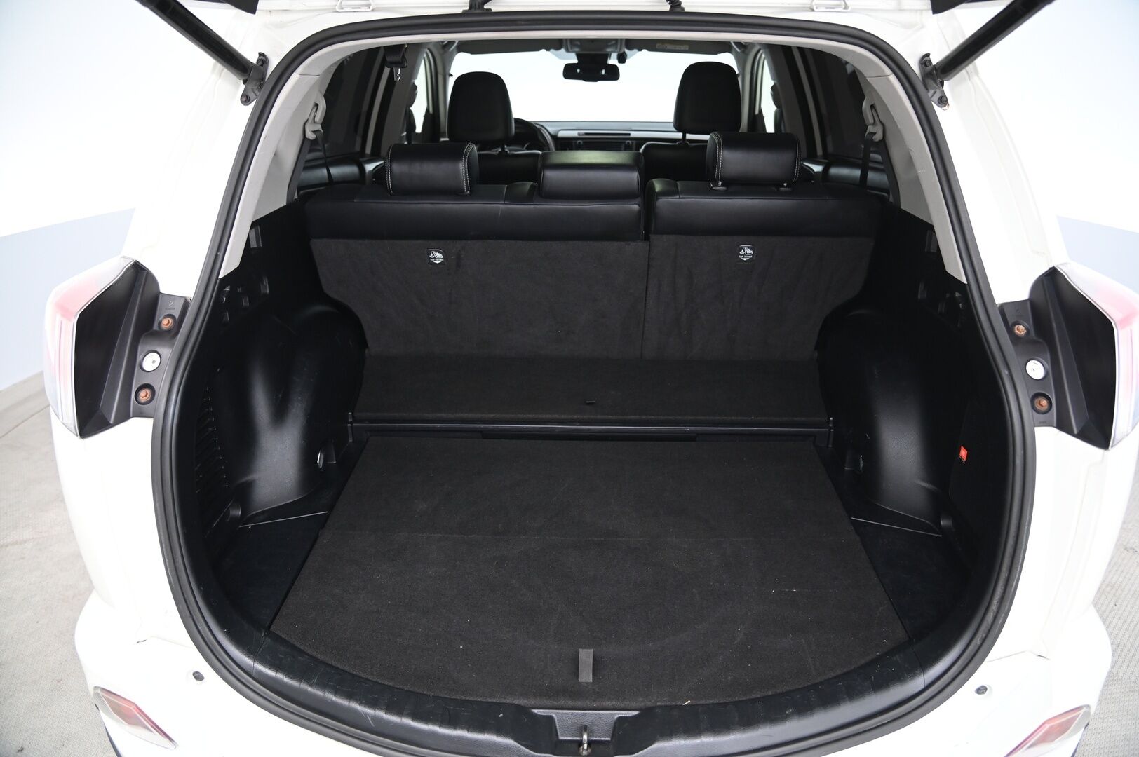 Toyota RAV4 2017 2.5 Hybrid AWD Premium - ACC | JBL | Nahat muistilla | Koukku | P.Kamera | Sähk. luukku | 2x renkaat&alumiinivanteet