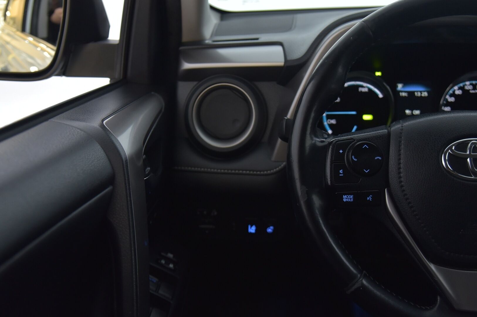 Toyota RAV4 2017 2.5 Hybrid AWD Premium - ACC | JBL | Nahat muistilla | Koukku | P.Kamera | Sähk. luukku | 2x renkaat&alumiinivanteet