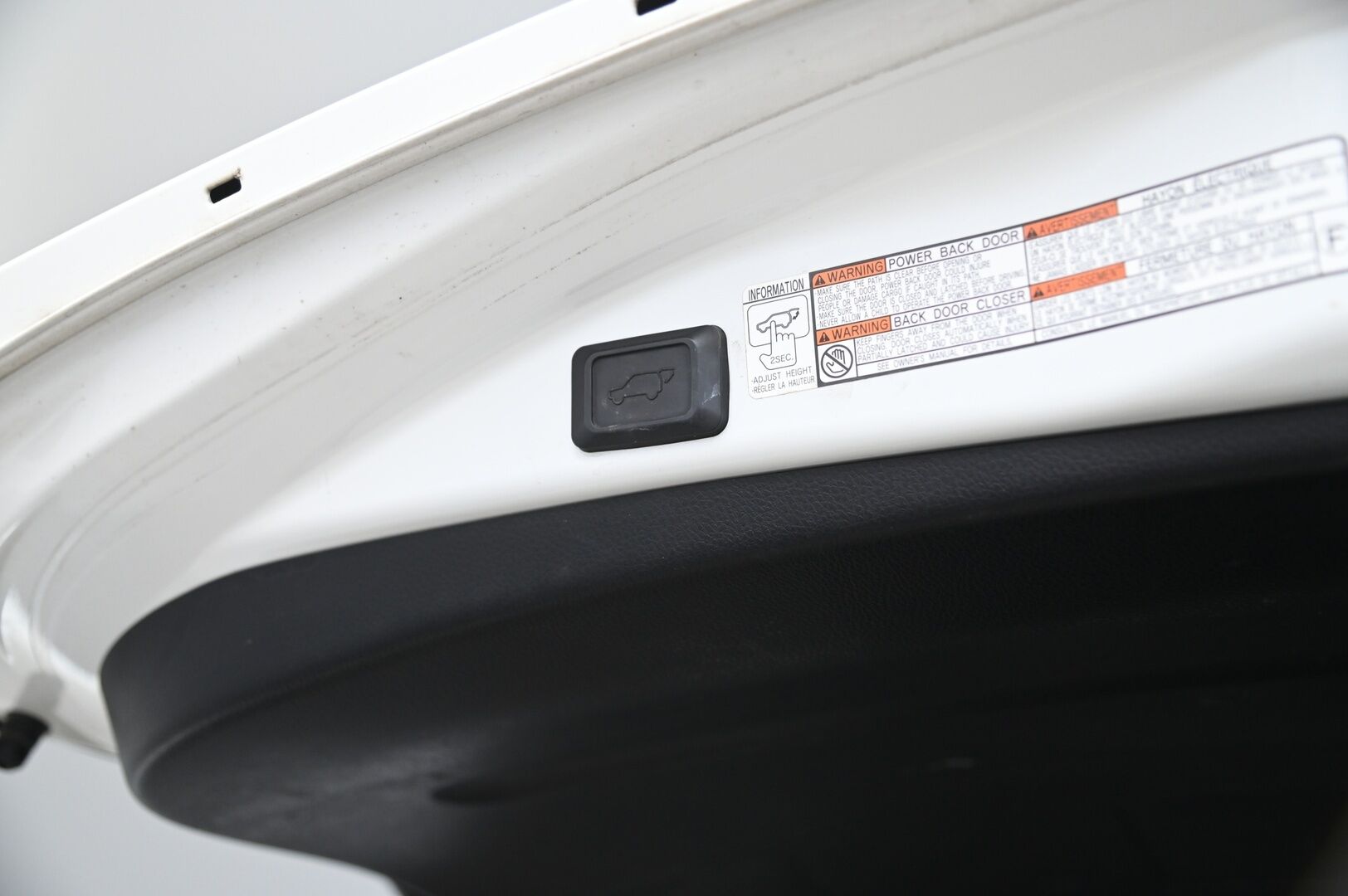 Toyota RAV4 2017 2.5 Hybrid AWD Premium - ACC | JBL | Nahat muistilla | Koukku | P.Kamera | Sähk. luukku | 2x renkaat&alumiinivanteet