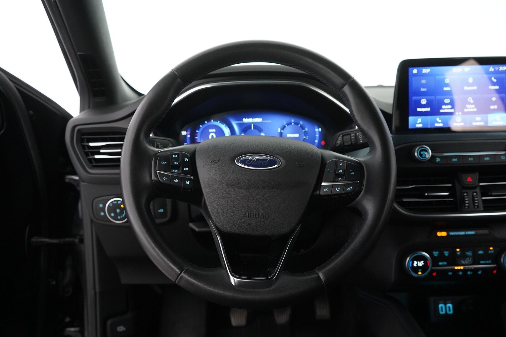 Ford Focus 2022 1,0 EcoBoost Hybrid 155hv (kevythybridi) M6 Active Wagon - Lämmitettävä ohjauspyörä | Kaistavahti | Lämmitettävä tuulilasi | Sähkötoiminen takaluukku | Kamera | Kahdet renkaat alumiinivantein | Suomi-auto