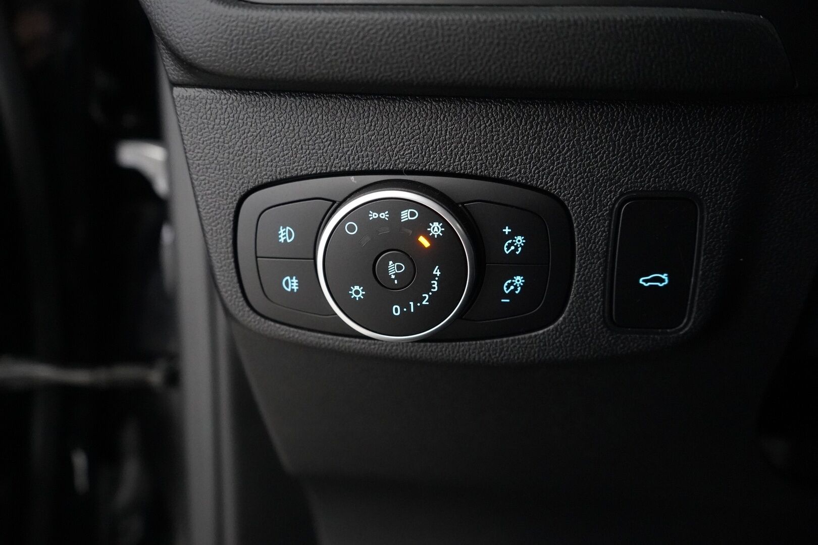 Ford Focus 2022 1,0 EcoBoost Hybrid 155hv (kevythybridi) M6 Active Wagon - Lämmitettävä ohjauspyörä | Kaistavahti | Lämmitettävä tuulilasi | Sähkötoiminen takaluukku | Kamera | Kahdet renkaat alumiinivantein | Suomi-auto
