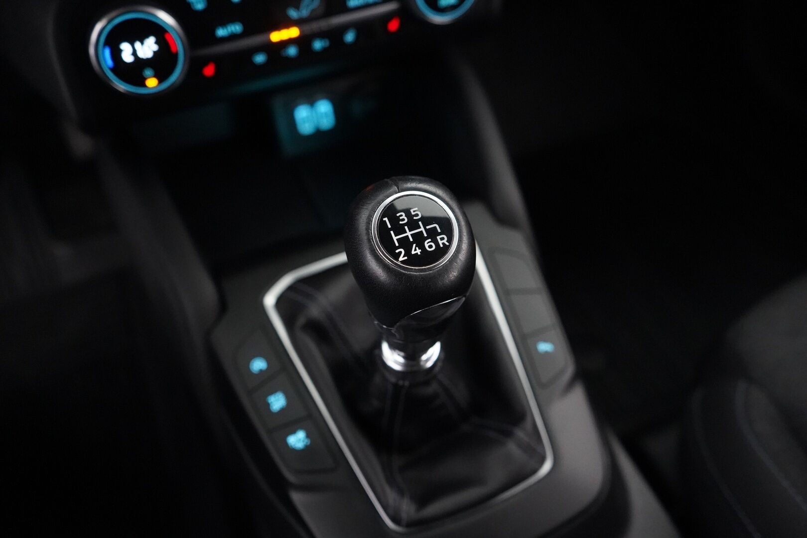 Ford Focus 2022 1,0 EcoBoost Hybrid 155hv (kevythybridi) M6 Active Wagon - Lämmitettävä ohjauspyörä | Kaistavahti | Lämmitettävä tuulilasi | Sähkötoiminen takaluukku | Kamera | Kahdet renkaat alumiinivantein | Suomi-auto