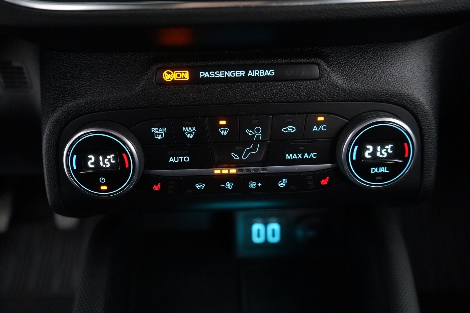 Ford Focus 2022 1,0 EcoBoost Hybrid 155hv (kevythybridi) M6 Active Wagon - Lämmitettävä ohjauspyörä | Kaistavahti | Lämmitettävä tuulilasi | Sähkötoiminen takaluukku | Kamera | Kahdet renkaat alumiinivantein | Suomi-auto