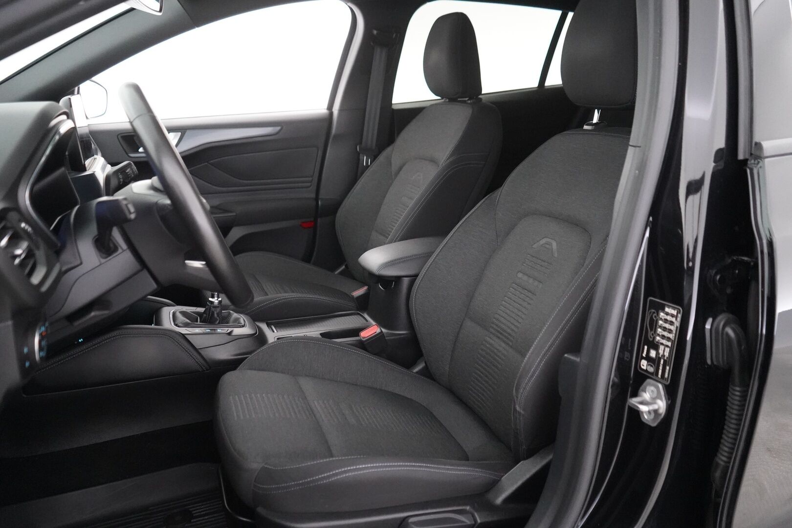 Ford Focus 2022 1,0 EcoBoost Hybrid 155hv (kevythybridi) M6 Active Wagon - Lämmitettävä ohjauspyörä | Kaistavahti | Lämmitettävä tuulilasi | Sähkötoiminen takaluukku | Kamera | Kahdet renkaat alumiinivantein | Suomi-auto