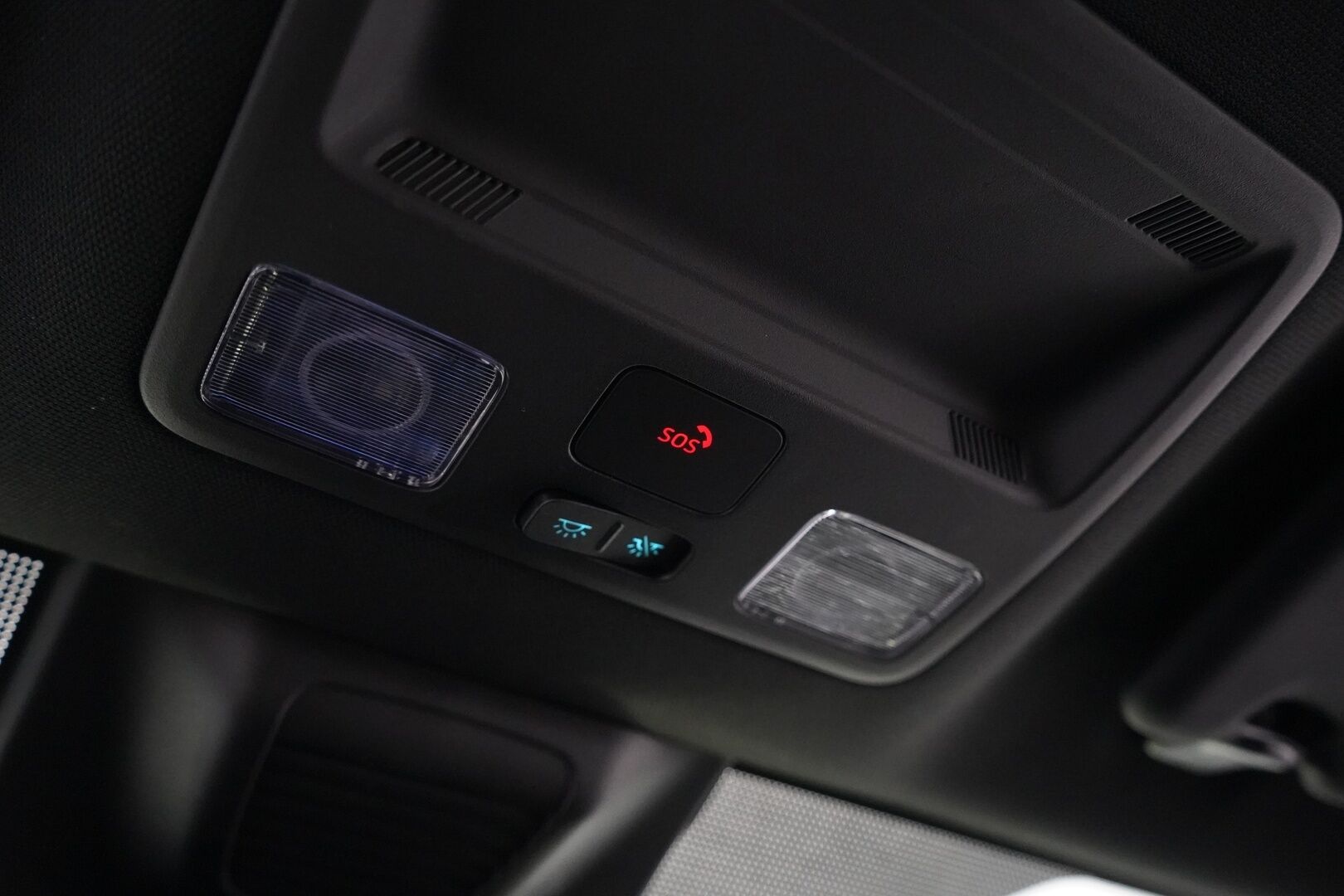 Ford Focus 2022 1,0 EcoBoost Hybrid 155hv (kevythybridi) M6 Active Wagon - Lämmitettävä ohjauspyörä | Kaistavahti | Lämmitettävä tuulilasi | Sähkötoiminen takaluukku | Kamera | Kahdet renkaat alumiinivantein | Suomi-auto