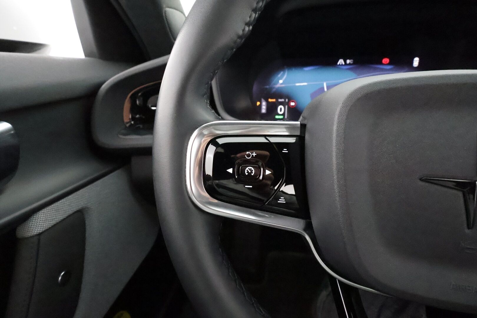 Polestar 2 2022 Long Range Single Motor, 170kW, 78kWh * ACC / Akkukäyttöinen Lisälämmitin / Pixel-LED / High Performance * - 1.Om Suomi-auto / Merkkihuollettu / Koti & Kauppalaturi