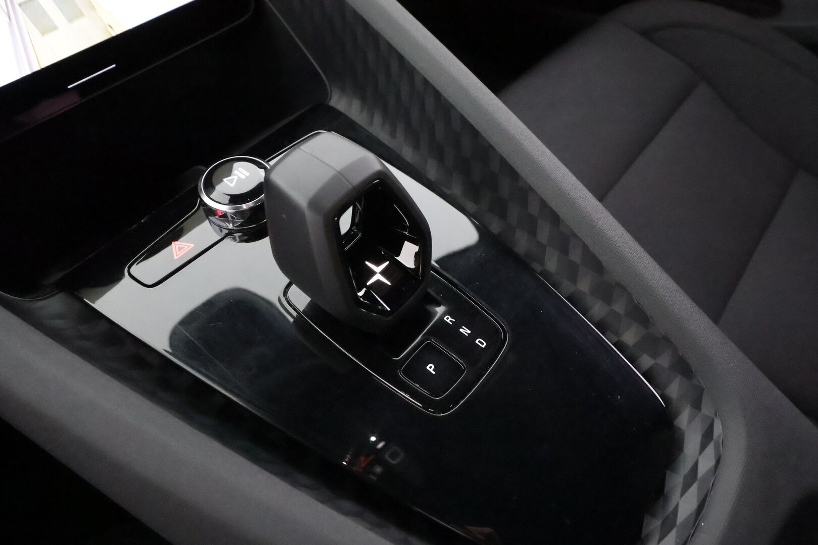 Polestar 2 2022 Long Range Single Motor, 170kW, 78kWh * ACC / Akkukäyttöinen Lisälämmitin / Pixel-LED / High Performance * - 1.Om Suomi-auto / Merkkihuollettu / Koti & Kauppalaturi