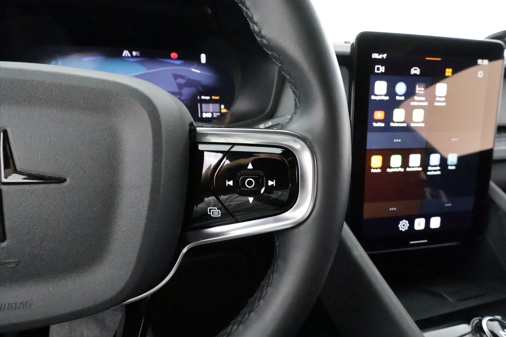 Polestar 2 2022 Long Range Single Motor, 170kW, 78kWh * ACC / Akkukäyttöinen Lisälämmitin / Pixel-LED / High Performance * - 1.Om Suomi-auto / Merkkihuollettu / Koti & Kauppalaturi