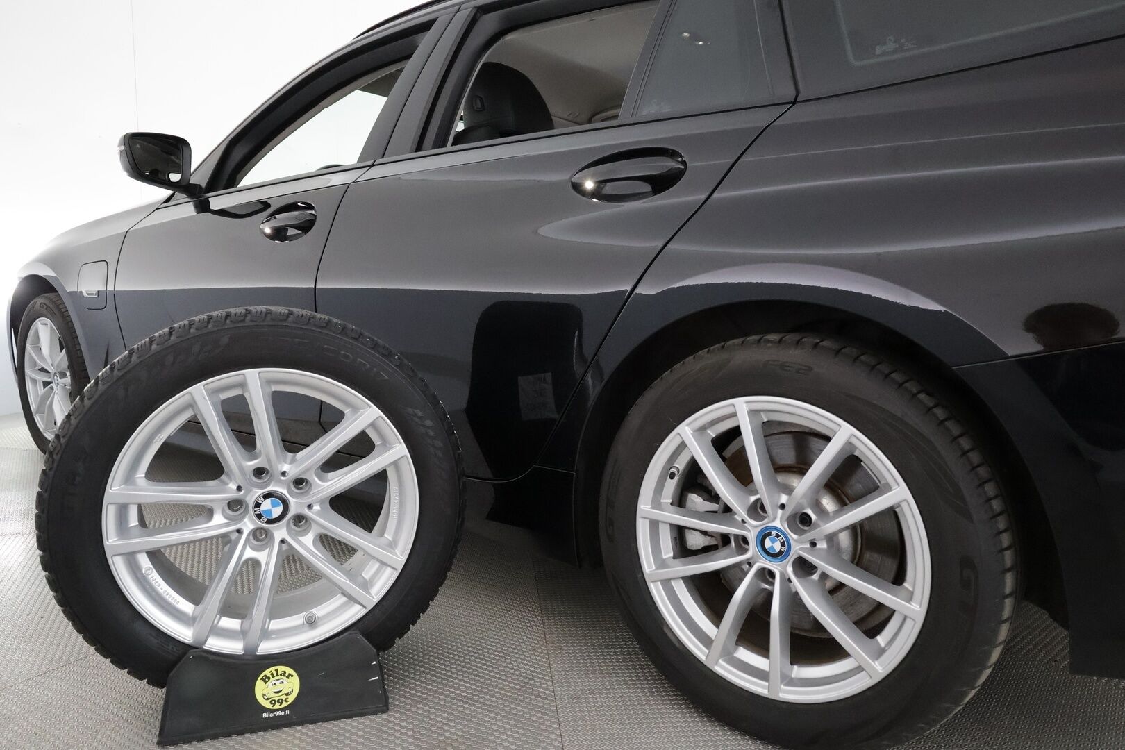 BMW 330 2022 G21 Touring 330e xDrive A Charged Edition **ACC / Adapt.LED / Hifi / P.tutkat / Puolinahat / Comfort Access / Navi** - Suomi-auto / Kahdet renkaat aluvanteilla / Merkkihuollettu - HULLUT JOULUT KORKOTARJOUS 2,49% 