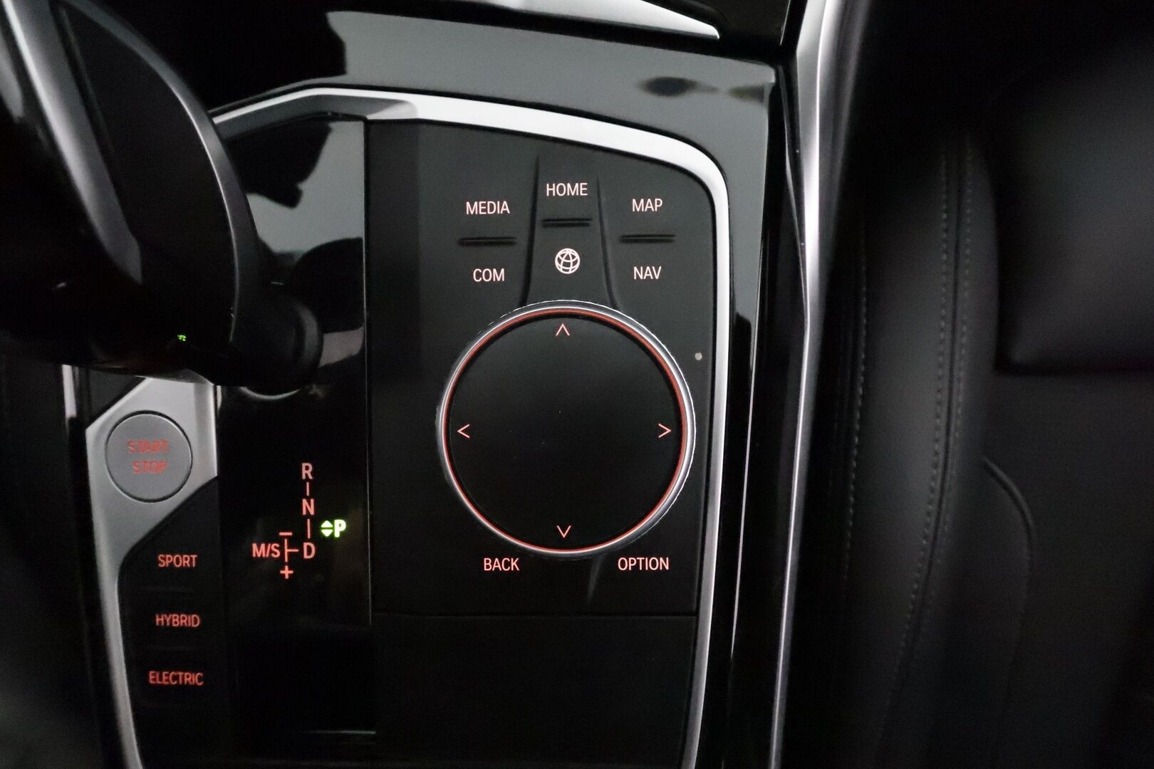 BMW 330 2022 G21 Touring 330e xDrive A Charged Edition **ACC / Adapt.LED / Hifi / P.tutkat / Puolinahat / Comfort Access / Navi** - Suomi-auto / Kahdet renkaat aluvanteilla / Merkkihuollettu