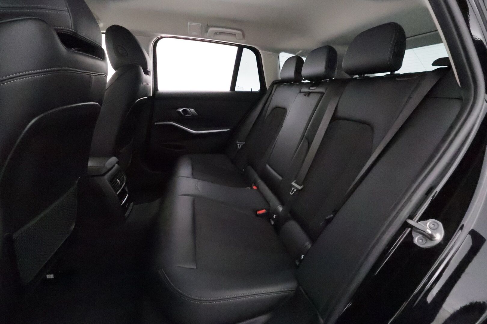 BMW 330 2022 G21 Touring 330e xDrive A Charged Edition **ACC / Adapt.LED / Hifi / P.tutkat / Puolinahat / Comfort Access / Navi** - Suomi-auto / Kahdet renkaat aluvanteilla / Merkkihuollettu - HULLUT JOULUT KORKOTARJOUS 2,49% 