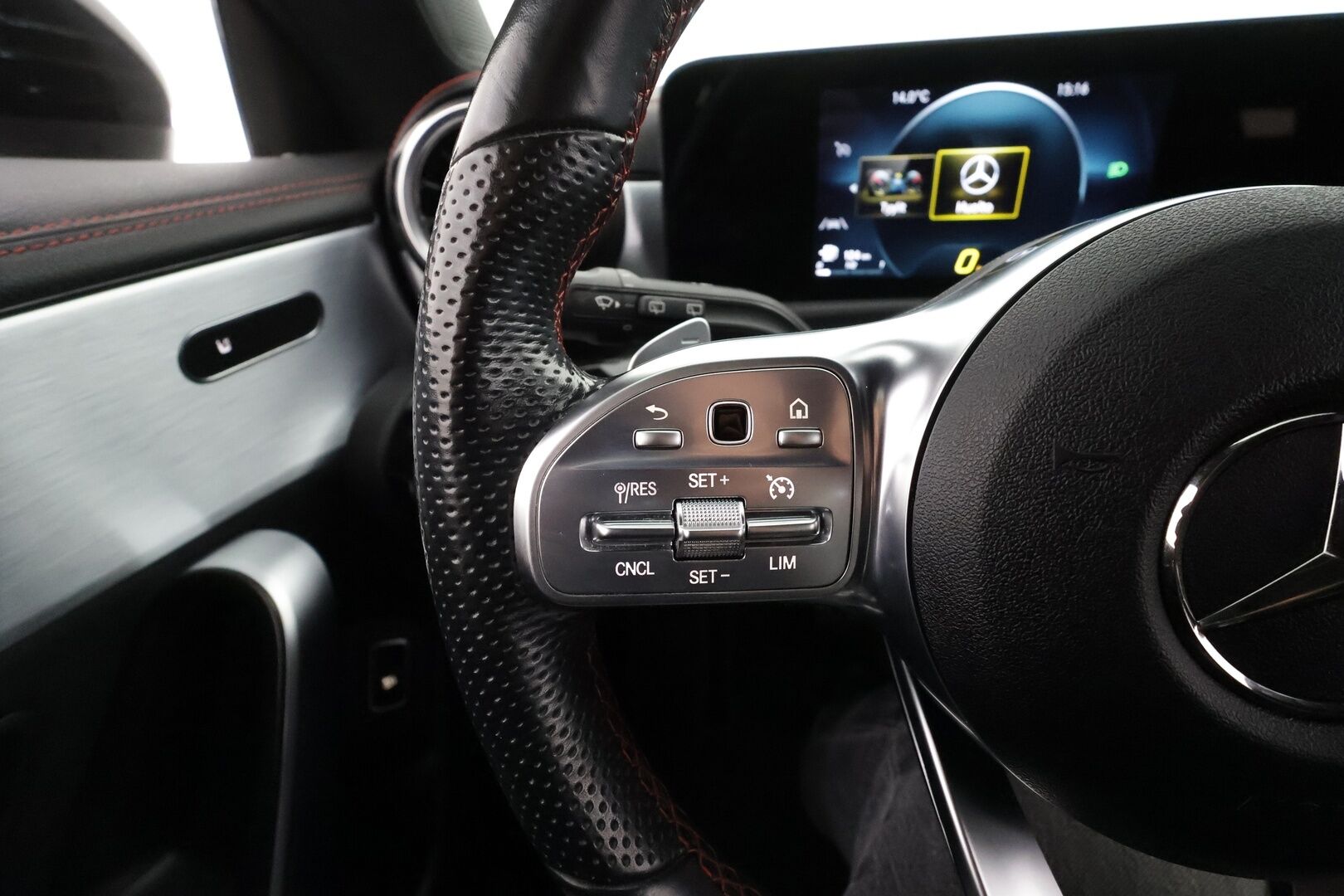 Mercedes-Benz CLA 2022 200 d 4MATIC A Shooting Brake Business AMG * Vakkari / P.kamera / Webasto / Koukku / Sähköluukku / LED * - Suomi-auto / Kahdet renkaat aluvanteilla