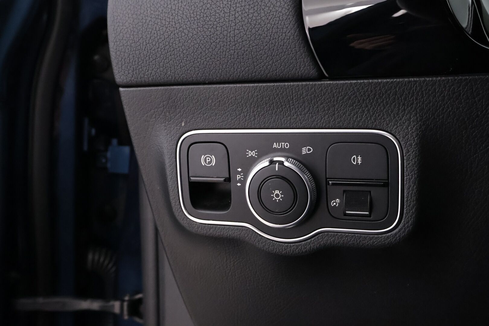 Mercedes-Benz B 2020 220 4Matic A Premium Business AMG - Webasto | DTR+Q | Midline | Vetokoukku | Peruutuskamera | Multibeam | Widescreen | Nahkasisusta | Keyless | Supervarusteet | Harvoin tarjolla!