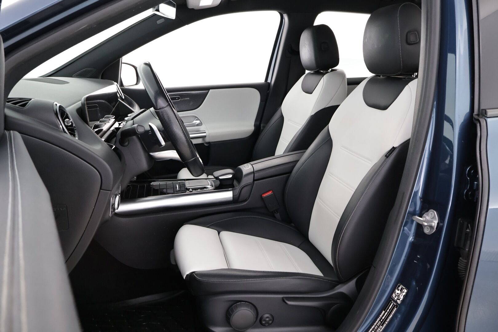 Mercedes-Benz B 2020 220 4Matic A Premium Business AMG - Webasto | DTR+Q | Midline | Vetokoukku | Peruutuskamera | Multibeam | Widescreen | Nahkasisusta | Keyless | Supervarusteet | Harvoin tarjolla!