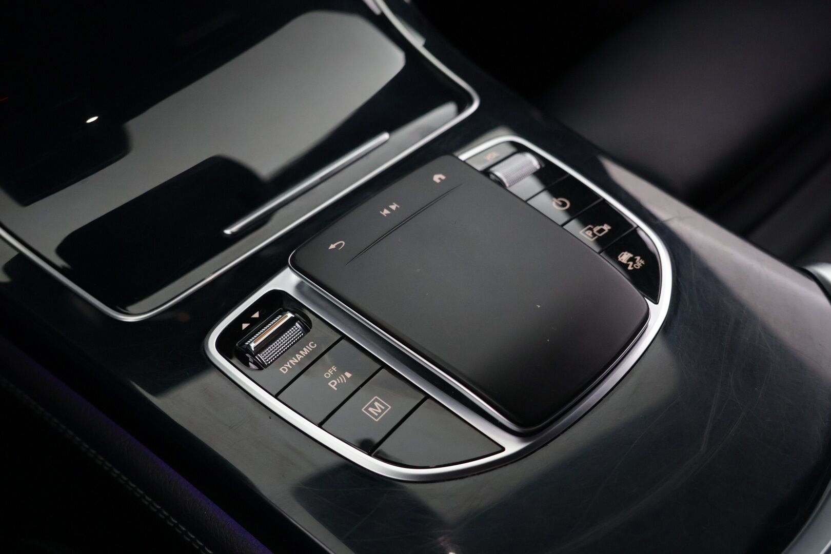 Mercedes-Benz GLC 2020 300 e 4MATIC A Business EQ Power - AMG / Digimittaristo / Navi / P.kamera / Multibeam LED / Ambient / Nahat / Vetokoukku