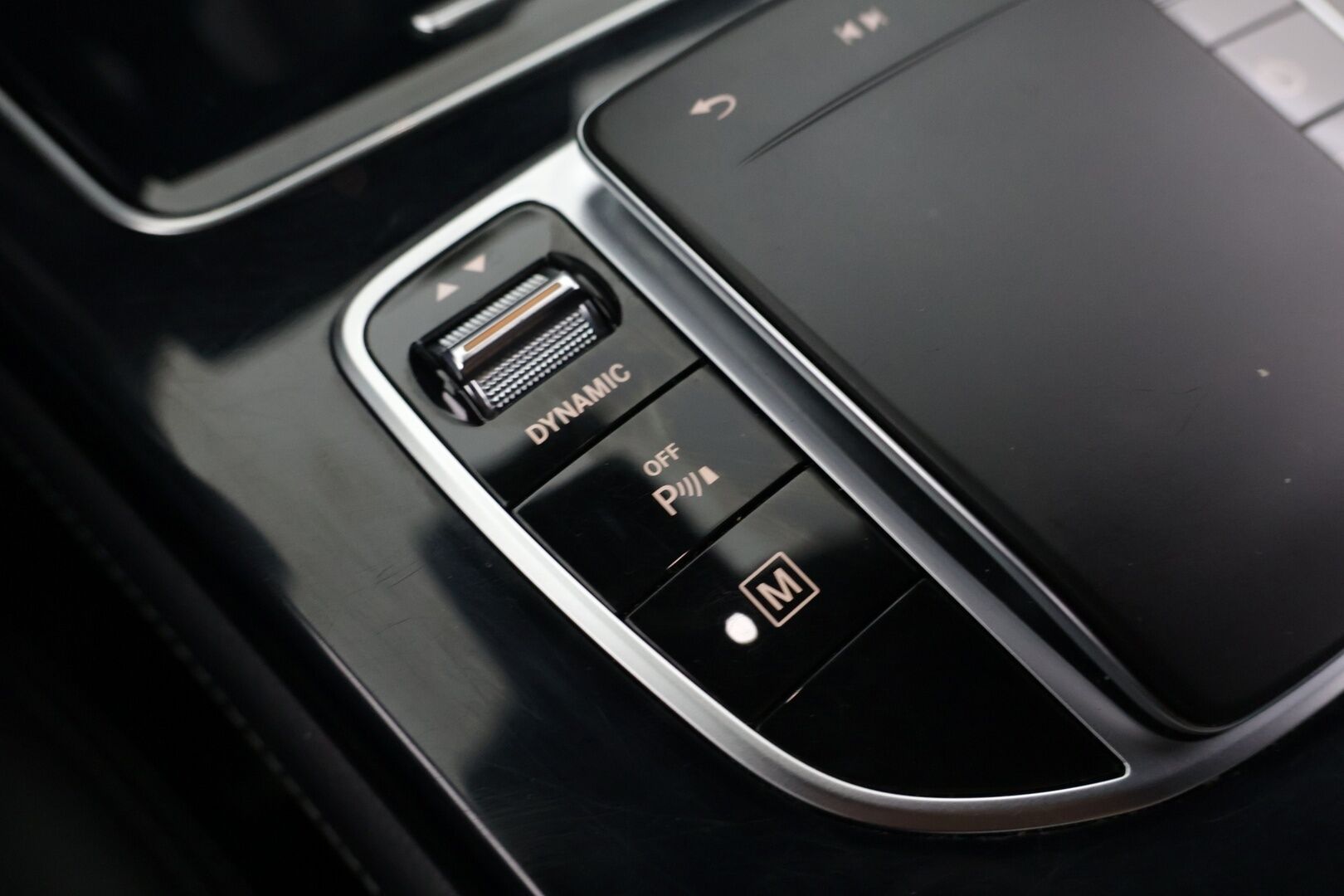 Mercedes-Benz GLC 2020 300 e 4MATIC A Business EQ Power - AMG / Digimittaristo / Navi / P.kamera / Multibeam LED / Ambient / Nahat / Vetokoukku