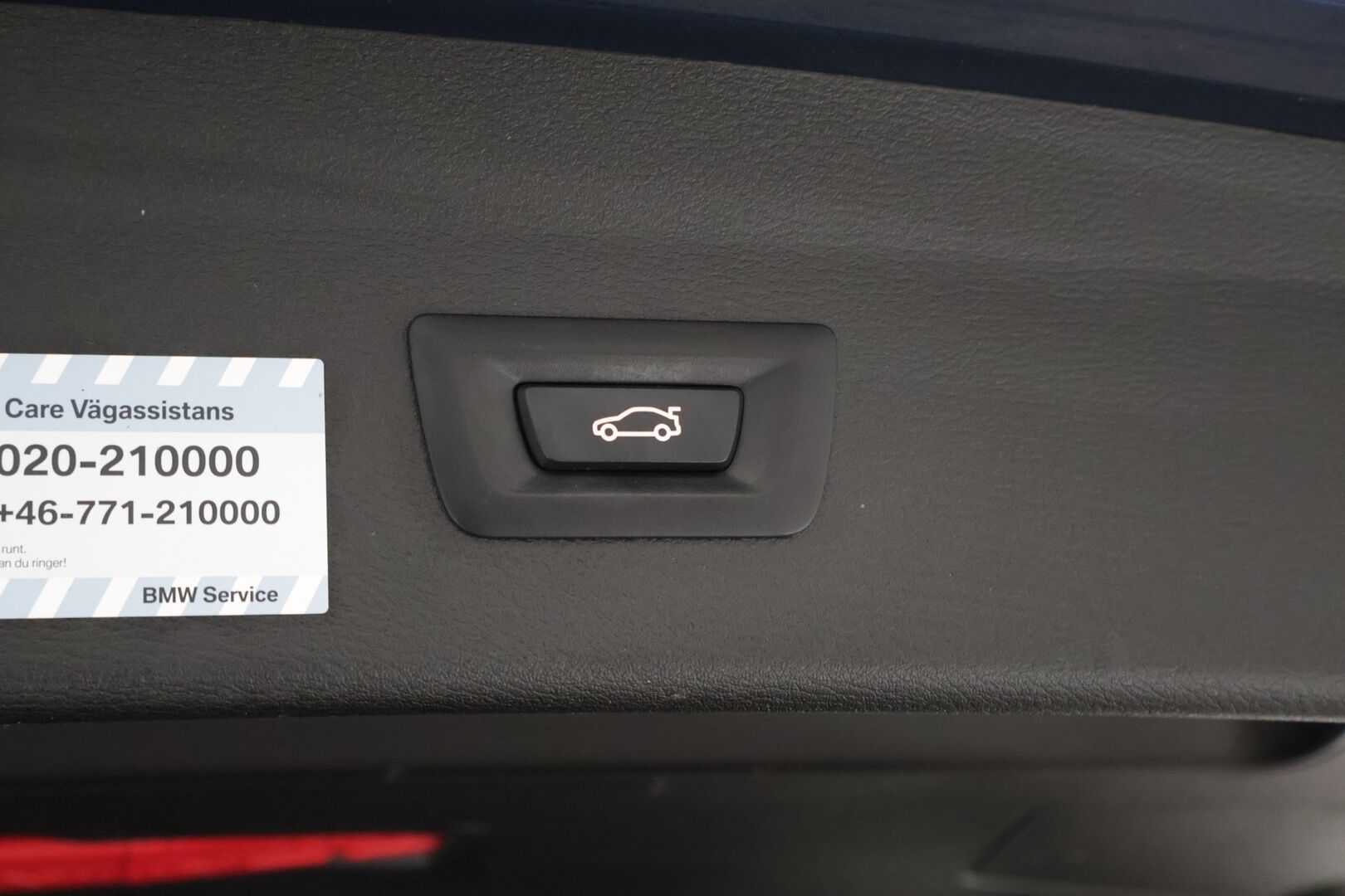 BMW X1 2021 F48 xDrive25e A SportLine - HUD | Hifit | ACC | Koukku | Navigation + | Panorama | Adapt. LED | Sporttipenkit | Sähkötoiminen takaluukku