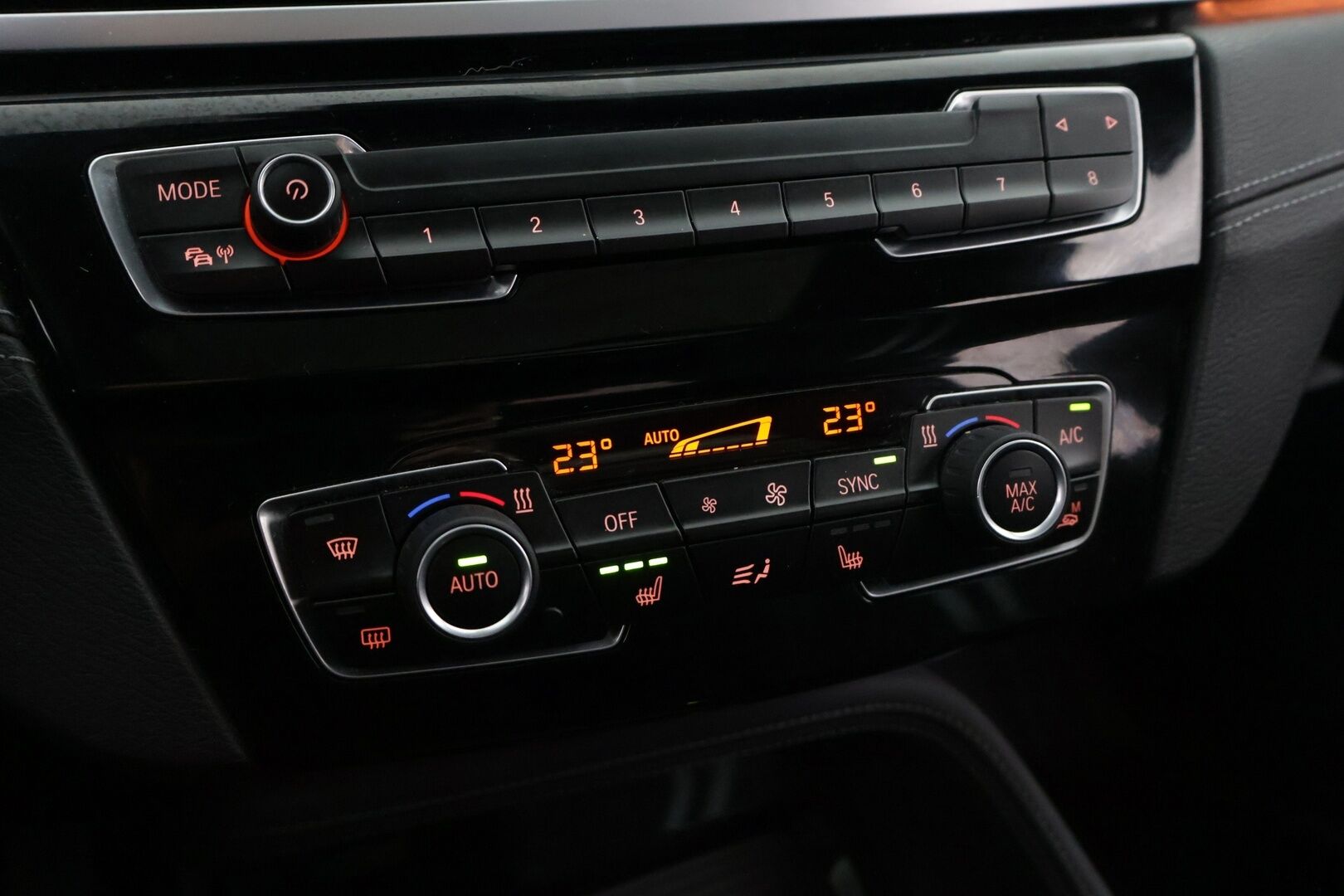 BMW X1 2021 F48 xDrive25e A SportLine - HUD | Hifit | ACC | Koukku | Navigation + | Panorama | Adapt. LED | Sporttipenkit | Sähkötoiminen takaluukku