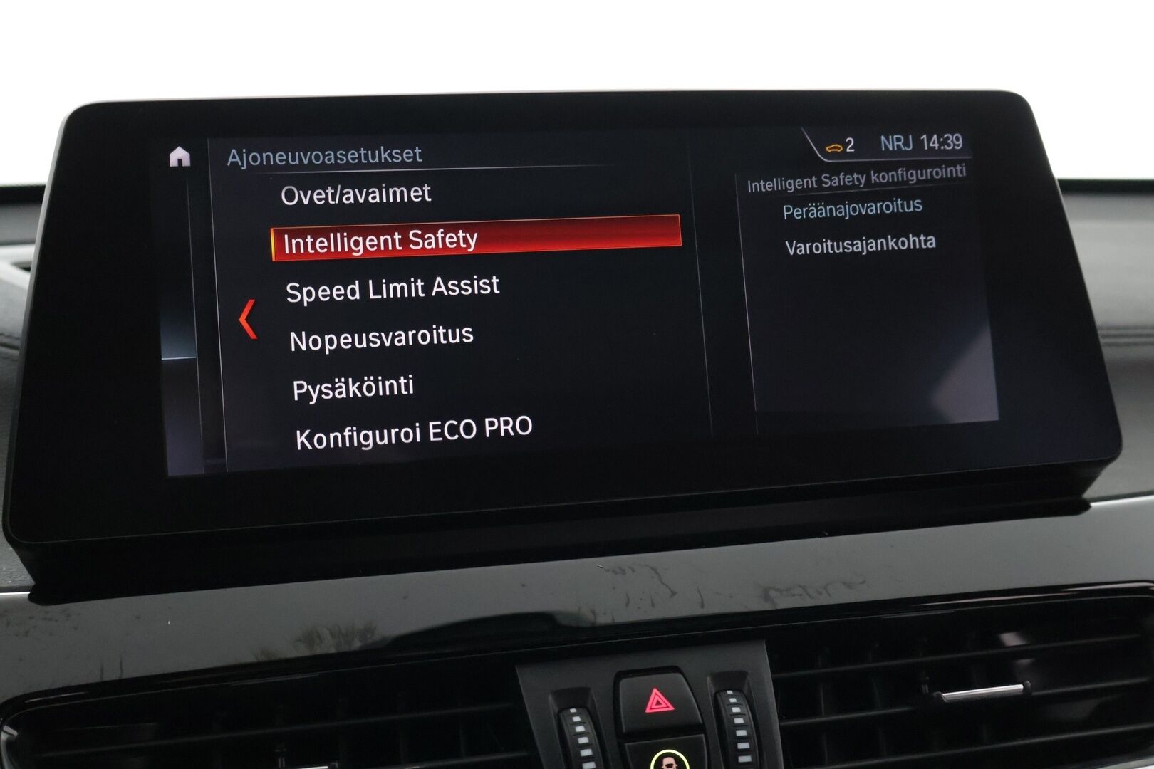 BMW X1 2021 F48 xDrive25e A SportLine - HUD | Hifit | ACC | Koukku | Navigation + | Panorama | Adapt. LED | Sporttipenkit | Sähkötoiminen takaluukku