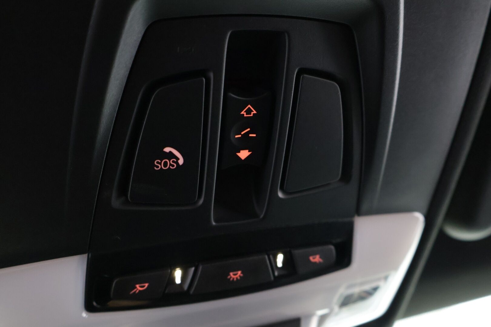 BMW X1 2021 F48 xDrive25e A SportLine - HUD | Hifit | ACC | Koukku | Navigation + | Panorama | Adapt. LED | Sporttipenkit | Sähkötoiminen takaluukku