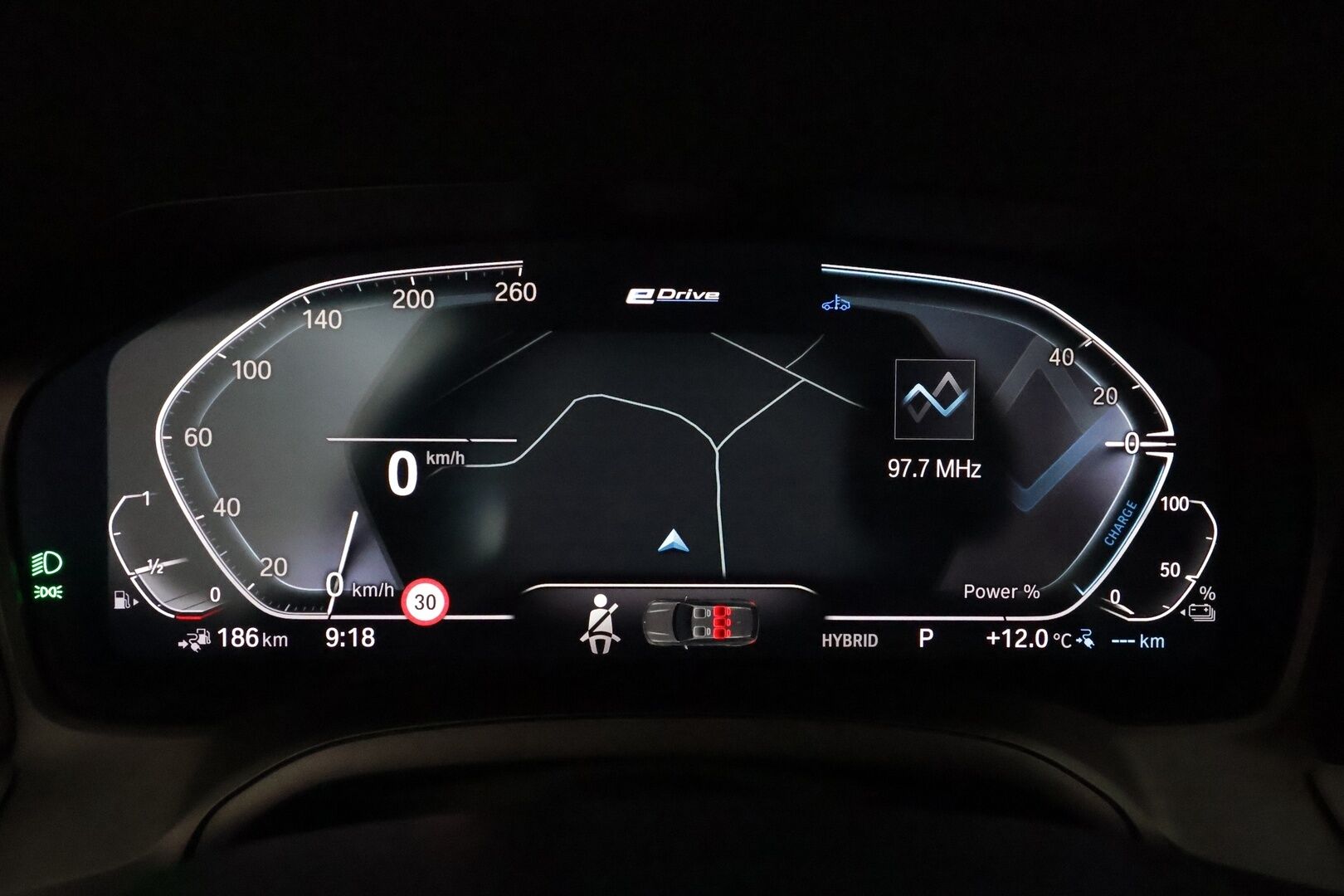 BMW 320 2021 G21 Touring 320e xDrive A Charged Edition ** Koukku / Digimittaristo / P.tutkat / Vakkari / Sähköluukku** - 1.om Suomi-auto / Akku kuntotarkastettu / Kahdet renkaat aluvanteilla / Merkkihuollettu
