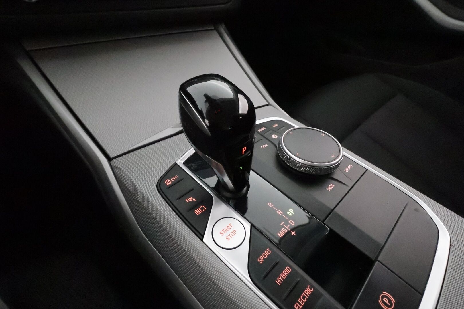 BMW 320 2021 G21 Touring 320e xDrive A Charged Edition ** Koukku / Digimittaristo / P.tutkat / Vakkari / Sähköluukku** - 1.om Suomi-auto / Akku kuntotarkastettu / Kahdet renkaat aluvanteilla / Merkkihuollettu