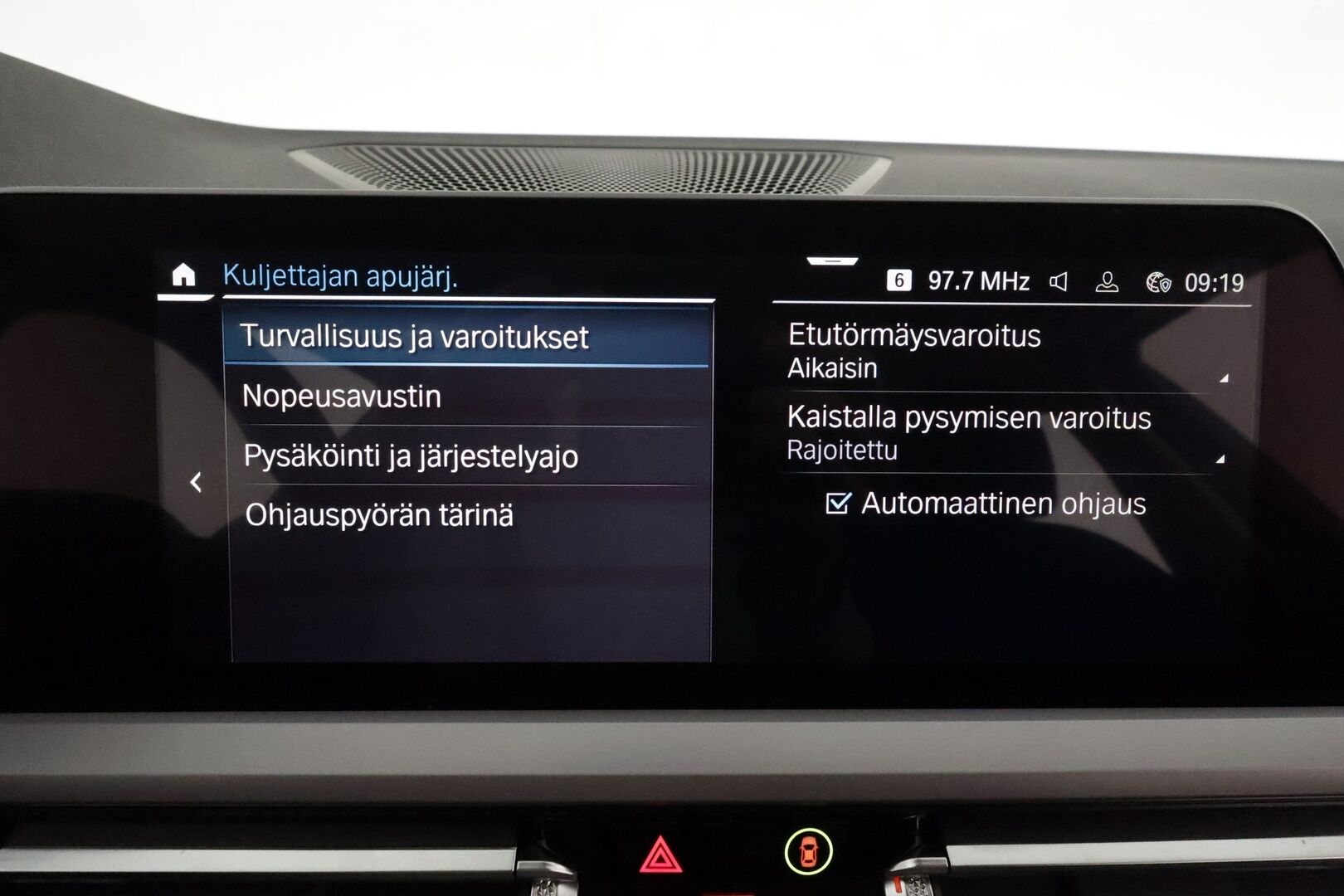 BMW 320 2021 G21 Touring 320e xDrive A Charged Edition ** Koukku / Digimittaristo / P.tutkat / Vakkari / Sähköluukku** - 1.om Suomi-auto / Akku kuntotarkastettu / Kahdet renkaat aluvanteilla / Merkkihuollettu