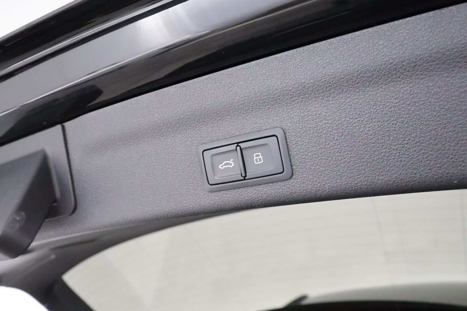 Audi A6 2020 Avant 55 TFSI e S-Line **Adapt.vakkkari / HUD / 360° / Muistipenkit hieronnalla / Matrix LED / Navi** - 3,99 % KORKOTARJOUS TÄHÄN AUTOON - Kahdet renkaat aluvanteilla / Ilmastoidut etuistuimet / Penkinlämmittimet takana / Koukku / KeylessGo / Digimittaristo / Nahka sporttipenkit