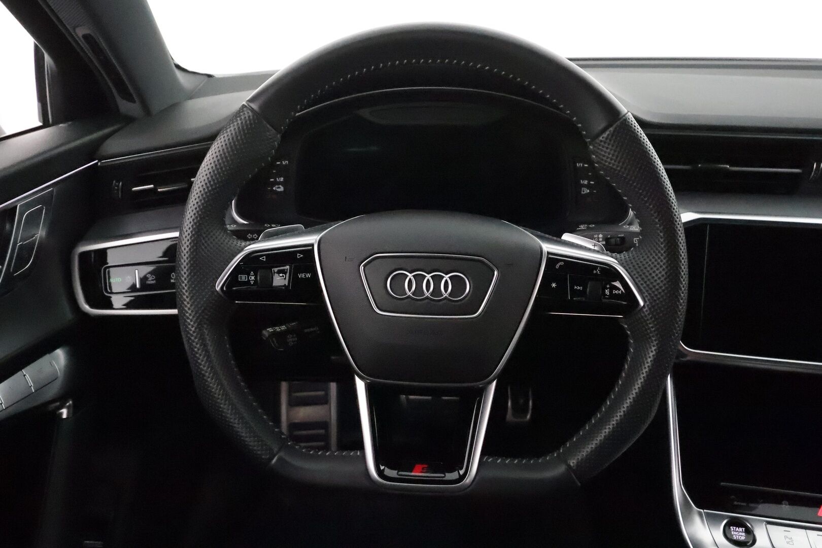 Audi A6 2020 Avant 55 TFSI e S-Line **Adapt.vakkkari / HUD / 360° / Muistipenkit hieronnalla / Matrix LED / Navi** - 3,99 % KORKOTARJOUS TÄHÄN AUTOON - Kahdet renkaat aluvanteilla / Ilmastoidut etuistuimet / Penkinlämmittimet takana / Koukku / KeylessGo / Digimittaristo / Nahka sporttipenkit