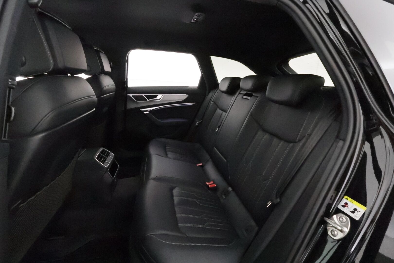 Audi A6 2020 Avant 55 TFSI e S-Line **Adapt.vakkkari / HUD / 360° / Muistipenkit hieronnalla / Matrix LED / Navi** - 3,99 % KORKOTARJOUS TÄHÄN AUTOON - Kahdet renkaat aluvanteilla / Ilmastoidut etuistuimet / Penkinlämmittimet takana / Koukku / KeylessGo / Digimittaristo / Nahka sporttipenkit
