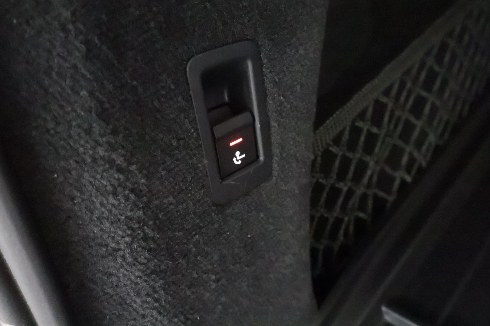 Audi A6 2020 Avant 55 TFSI e S-Line **Adapt.vakkkari / HUD / 360° / Muistipenkit hieronnalla / Matrix LED / Navi** - 3,99 % KORKOTARJOUS TÄHÄN AUTOON - Kahdet renkaat aluvanteilla / Ilmastoidut etuistuimet / Penkinlämmittimet takana / Koukku / KeylessGo / Digimittaristo / Nahka sporttipenkit