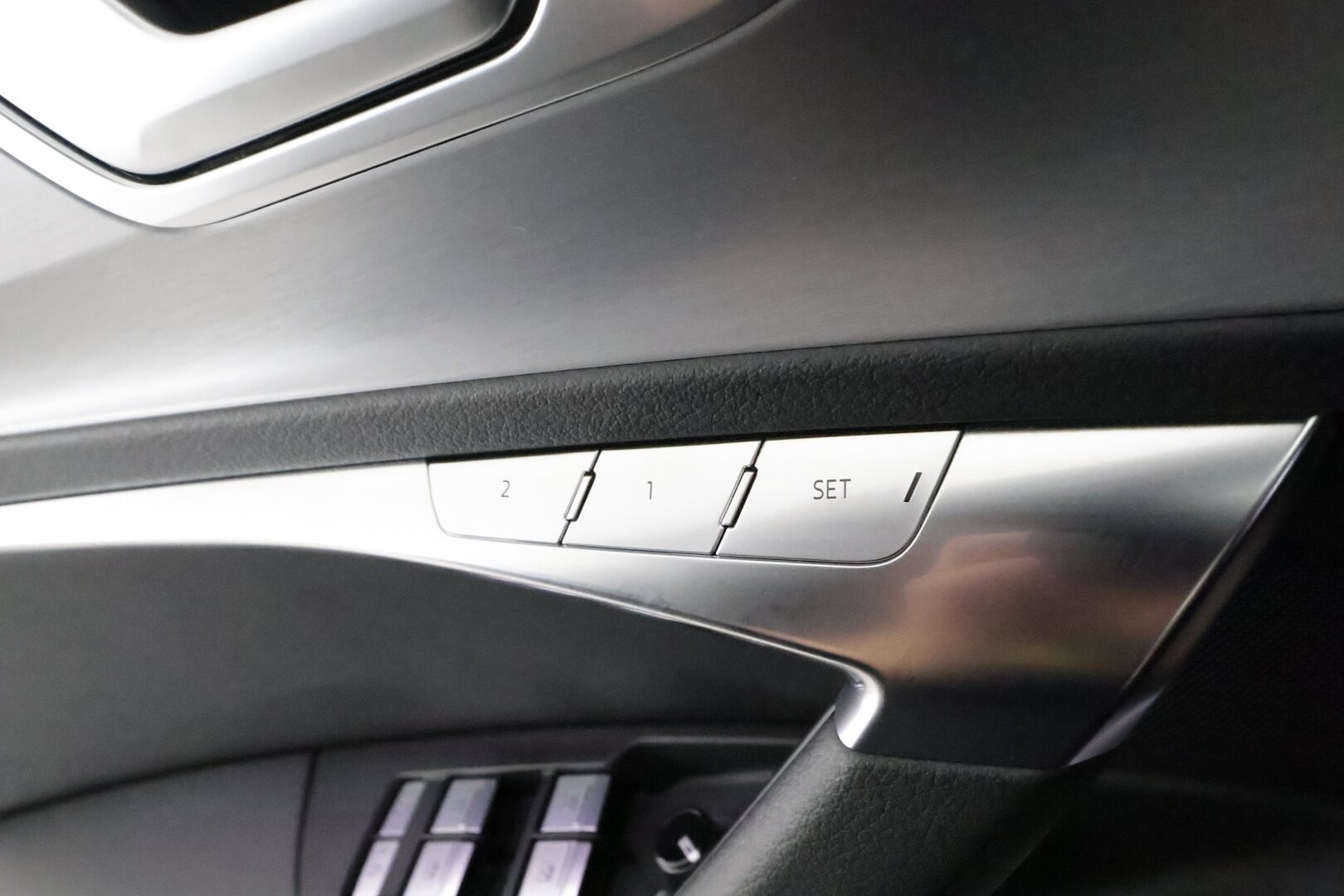 Audi A6 2020 Avant 55 TFSI e S-Line **Adapt.vakkkari / HUD / 360° / Muistipenkit hieronnalla / Matrix LED / Navi** - 3,99 % KORKOTARJOUS TÄHÄN AUTOON - Kahdet renkaat aluvanteilla / Ilmastoidut etuistuimet / Penkinlämmittimet takana / Koukku / KeylessGo / Digimittaristo / Nahka sporttipenkit