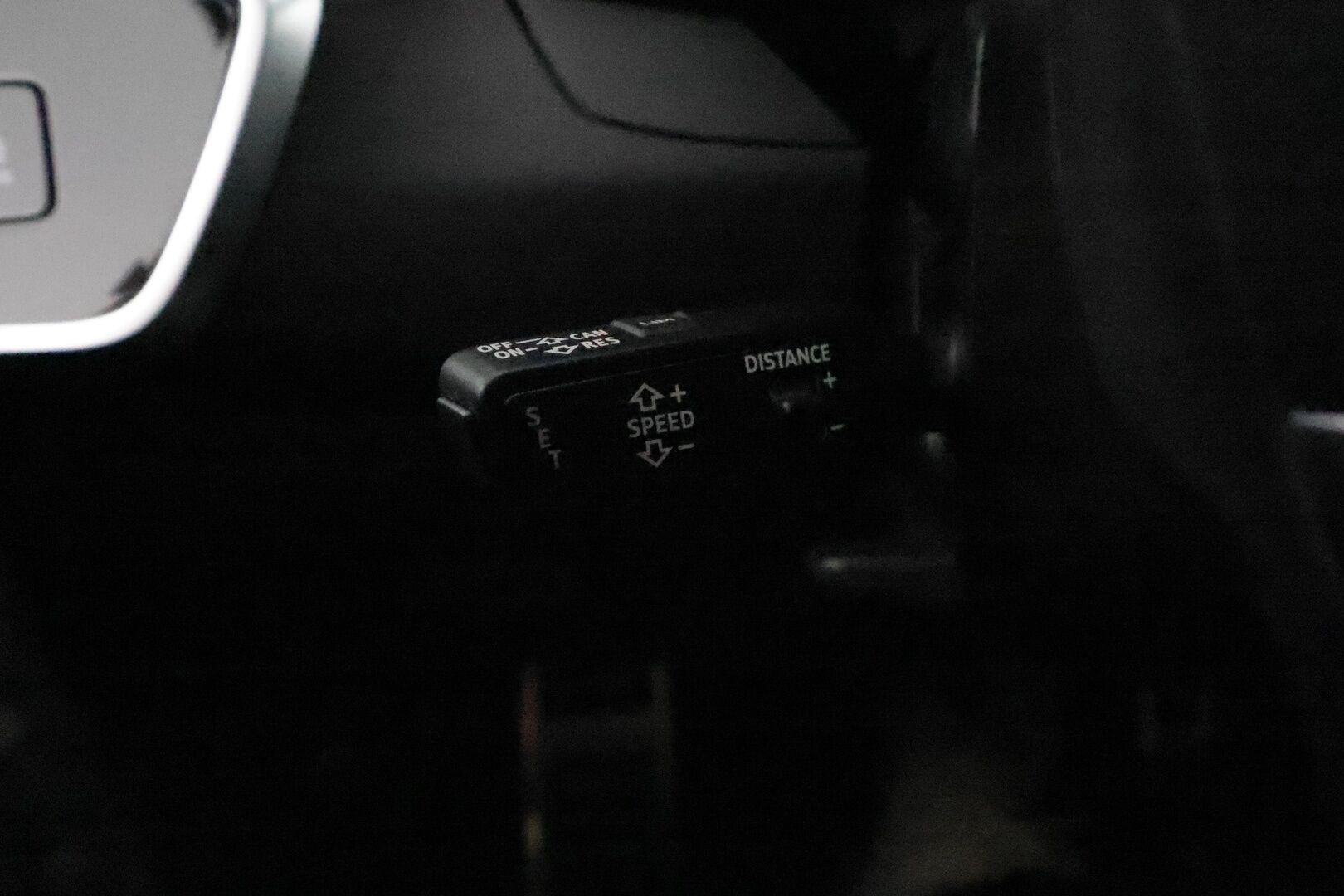 Audi A6 2020 Avant 55 TFSI e S-Line **Adapt.vakkkari / HUD / 360° / Muistipenkit hieronnalla / Matrix LED / Navi** - 3,99 % KORKOTARJOUS TÄHÄN AUTOON - Kahdet renkaat aluvanteilla / Ilmastoidut etuistuimet / Penkinlämmittimet takana / Koukku / KeylessGo / Digimittaristo / Nahka sporttipenkit