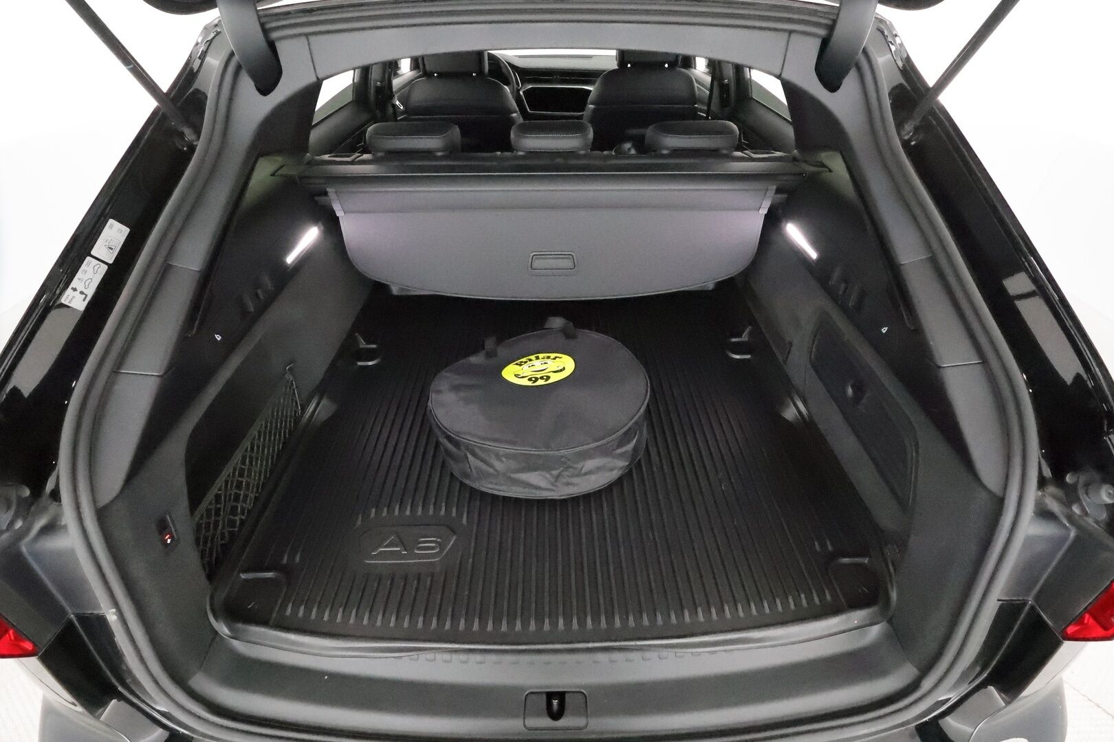 Audi A6 2020 Avant 55 TFSI e S-Line **Adapt.vakkkari / HUD / 360° / Muistipenkit hieronnalla / Matrix LED / Navi** - 3,99 % KORKOTARJOUS TÄHÄN AUTOON - Kahdet renkaat aluvanteilla / Ilmastoidut etuistuimet / Penkinlämmittimet takana / Koukku / KeylessGo / Digimittaristo / Nahka sporttipenkit