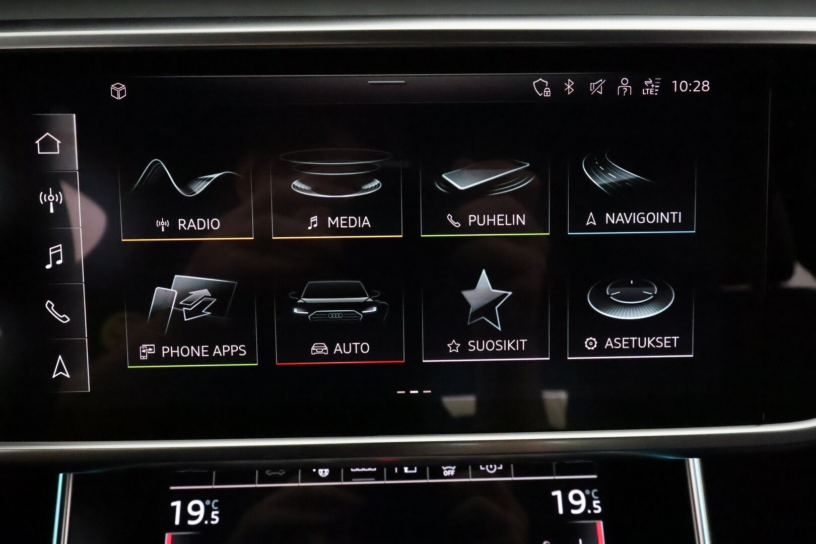 Audi A6 2020 Avant 55 TFSI e S-Line **Adapt.vakkkari / HUD / 360° / Muistipenkit hieronnalla / Matrix LED / Navi** - 3,99 % KORKOTARJOUS TÄHÄN AUTOON - Kahdet renkaat aluvanteilla / Ilmastoidut etuistuimet / Penkinlämmittimet takana / Koukku / KeylessGo / Digimittaristo / Nahka sporttipenkit