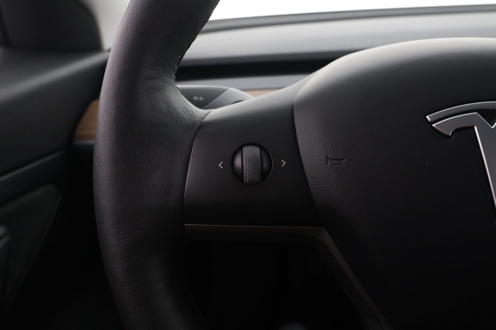 Tesla Model 3 2020 Standard Range Plus RWD * Autopilot / Lasikatto / Acc / Peruutuskamera / Musta Nahkasisusta*