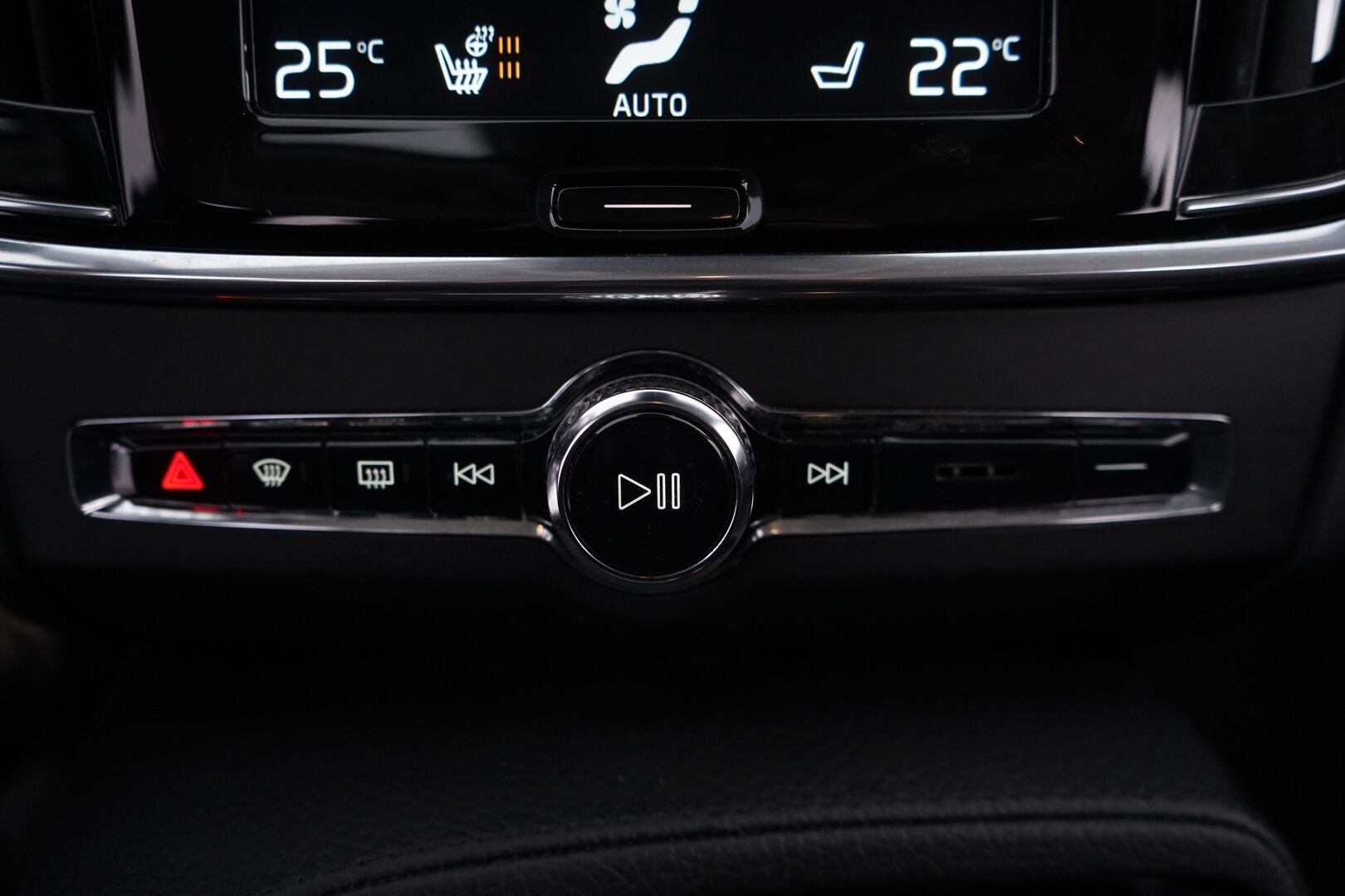 Volvo V90 2018 D3 AWD Business aut *Koukku / Webasto / ACC / Puolinahat / S.kontti* - Kahdet renkaat alumiinivantein / EI ADBLUE / Seuraava katsastus 21.7.2027 / Säännölliset huollot / Viimeisin huolto 07.2025 / Siisti - Osta nyt, maksa vasta ensi vuonna