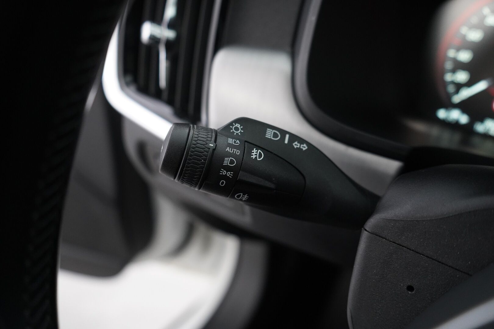 Volvo V90 2018 D3 AWD Business aut *Koukku / Webasto / ACC / Puolinahat / S.kontti* - Kahdet renkaat alumiinivantein / EI ADBLUE / Seuraava katsastus 21.7.2027 / Säännölliset huollot / Viimeisin huolto 07.2025 / Siisti - Osta nyt, maksa vasta ensi vuonna