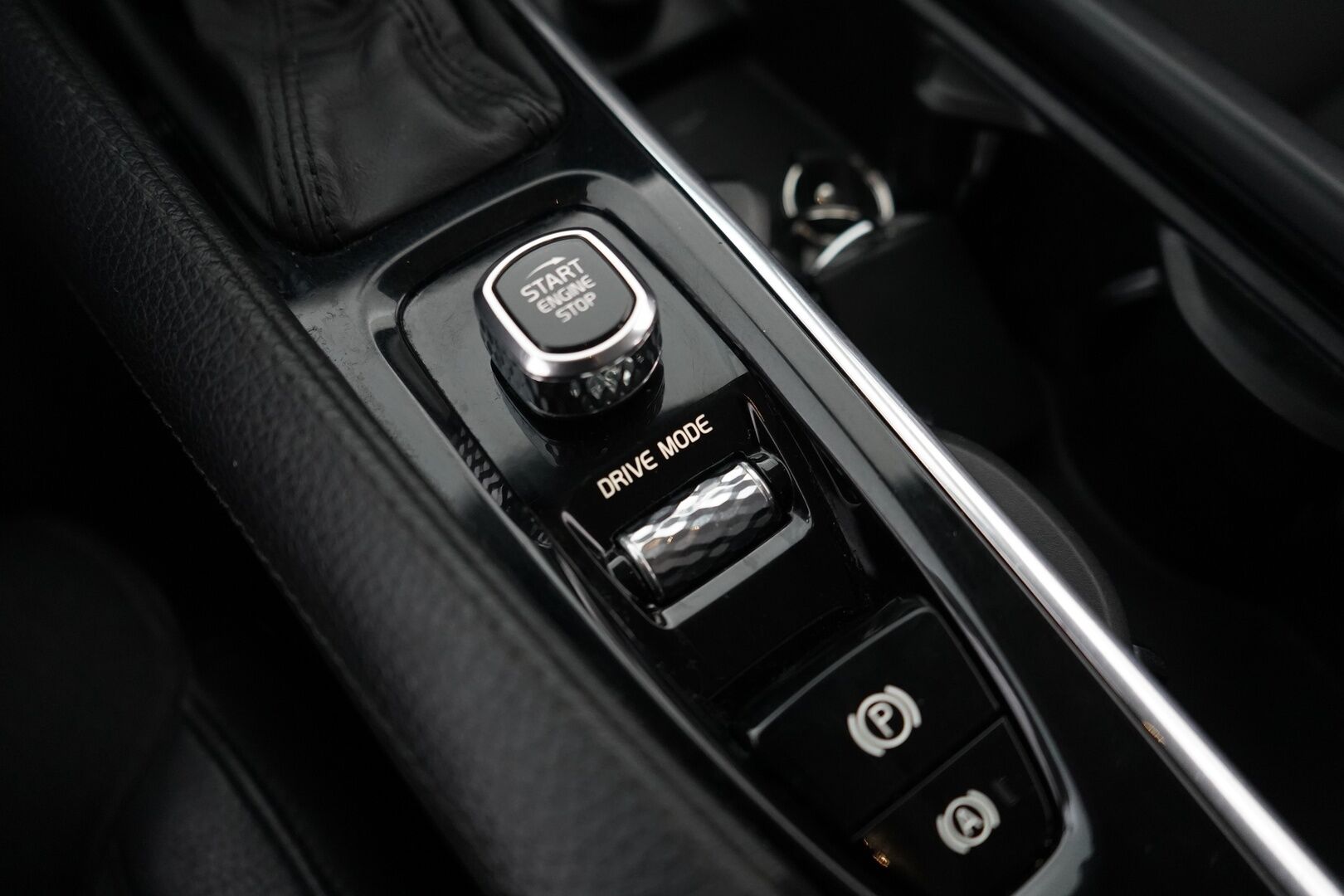 Volvo V90 2018 D3 AWD Business aut *Koukku / Webasto / ACC / Puolinahat / S.kontti* - Kahdet renkaat alumiinivantein / EI ADBLUE / Seuraava katsastus 21.7.2027 / Säännölliset huollot / Viimeisin huolto 07.2025 / Siisti - Osta nyt, maksa vasta ensi vuonna