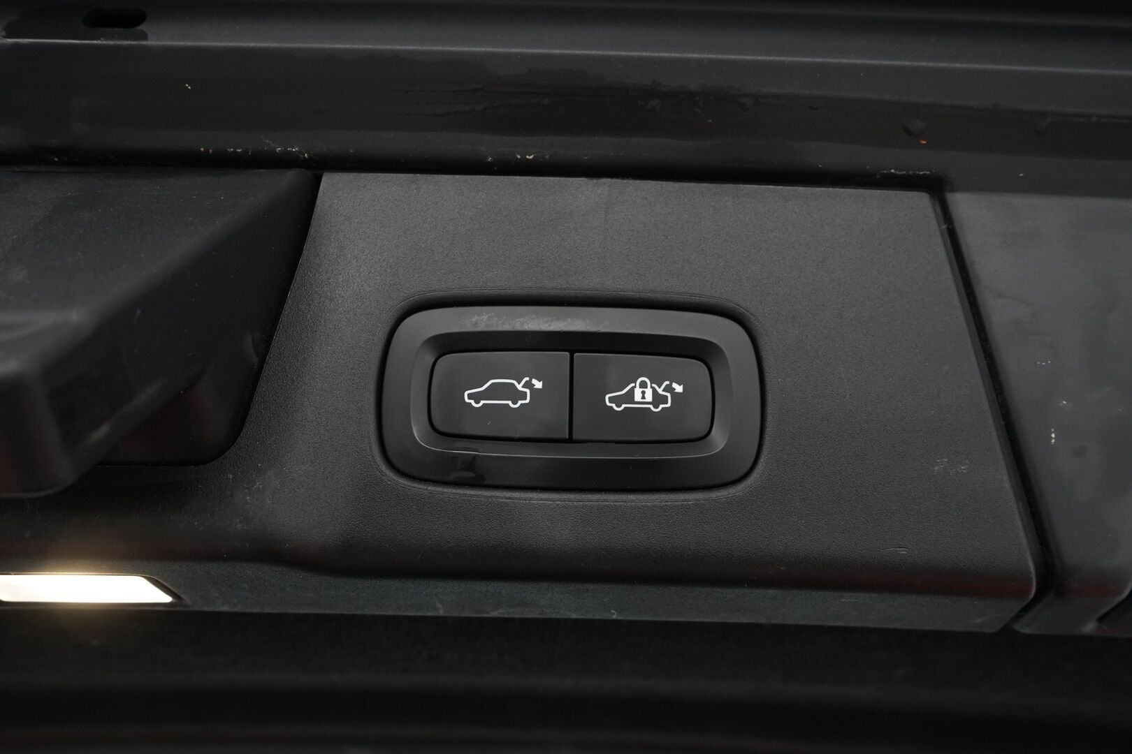 Volvo V90 2018 D3 AWD Business aut *Koukku / Webasto / ACC / Puolinahat / S.kontti* - Kahdet renkaat alumiinivantein / EI ADBLUE / Seuraava katsastus 21.7.2027 / Säännölliset huollot / Viimeisin huolto 07.2025 / Siisti - Osta nyt, maksa vasta ensi vuonna