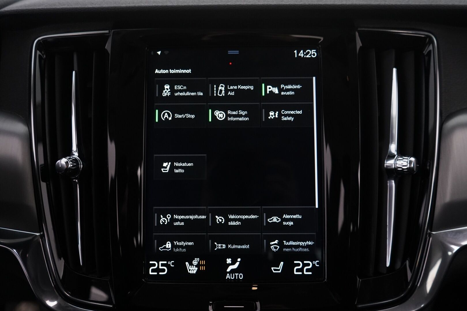 Volvo V90 2018 D3 AWD Business aut *Koukku / Webasto / ACC / Puolinahat / S.kontti* - Kahdet renkaat alumiinivantein / EI ADBLUE / Seuraava katsastus 21.7.2027 / Säännölliset huollot / Viimeisin huolto 07.2025 / Siisti - Osta nyt, maksa vasta ensi vuonna