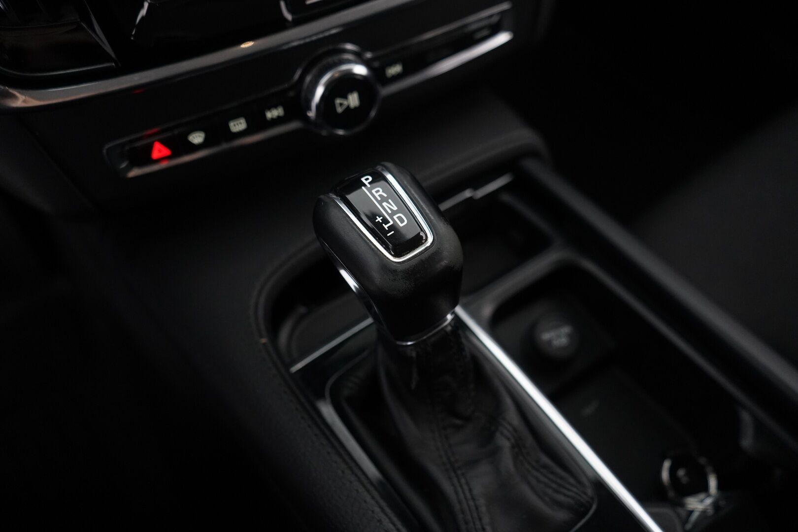 Volvo V90 2018 D3 AWD Business aut *Koukku / Webasto / ACC / Puolinahat / S.kontti* - Kahdet renkaat alumiinivantein / EI ADBLUE / Seuraava katsastus 21.7.2027 / Säännölliset huollot / Viimeisin huolto 07.2025 / Siisti - Osta nyt, maksa vasta ensi vuonna