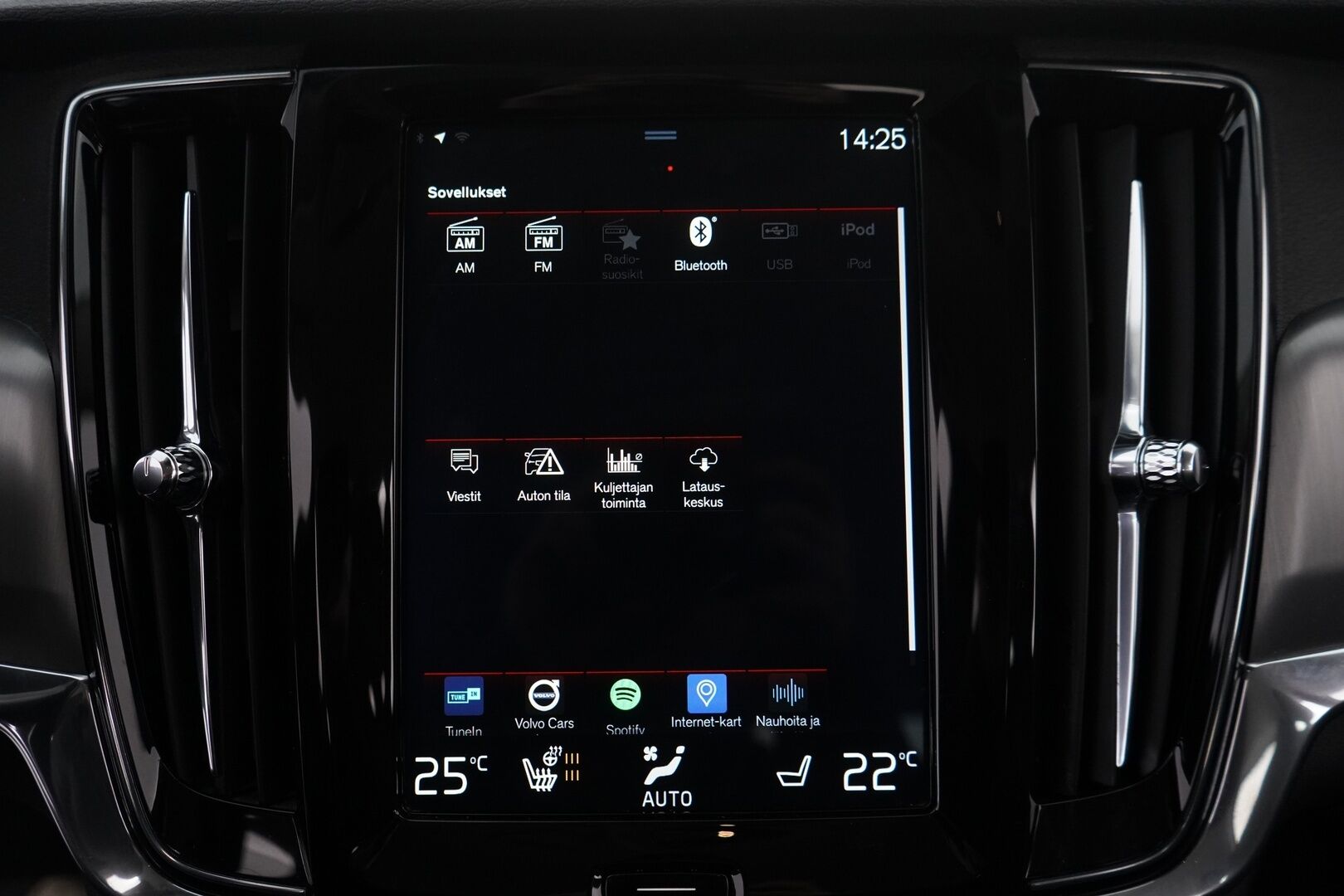 Volvo V90 2018 D3 AWD Business aut *Koukku / Webasto / ACC / Puolinahat / S.kontti* - Kahdet renkaat alumiinivantein / EI ADBLUE / Seuraava katsastus 21.7.2027 / Säännölliset huollot / Viimeisin huolto 07.2025 / Siisti - Osta nyt, maksa vasta ensi vuonna