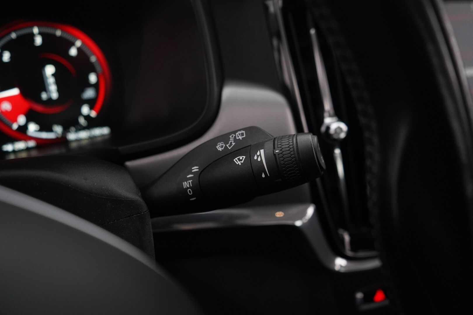 Volvo V90 2018 D3 AWD Business aut *Koukku / Webasto / ACC / Puolinahat / S.kontti* - Kahdet renkaat alumiinivantein / EI ADBLUE / Seuraava katsastus 21.7.2027 / Säännölliset huollot / Viimeisin huolto 07.2025 / Siisti - Osta nyt, maksa vasta ensi vuonna