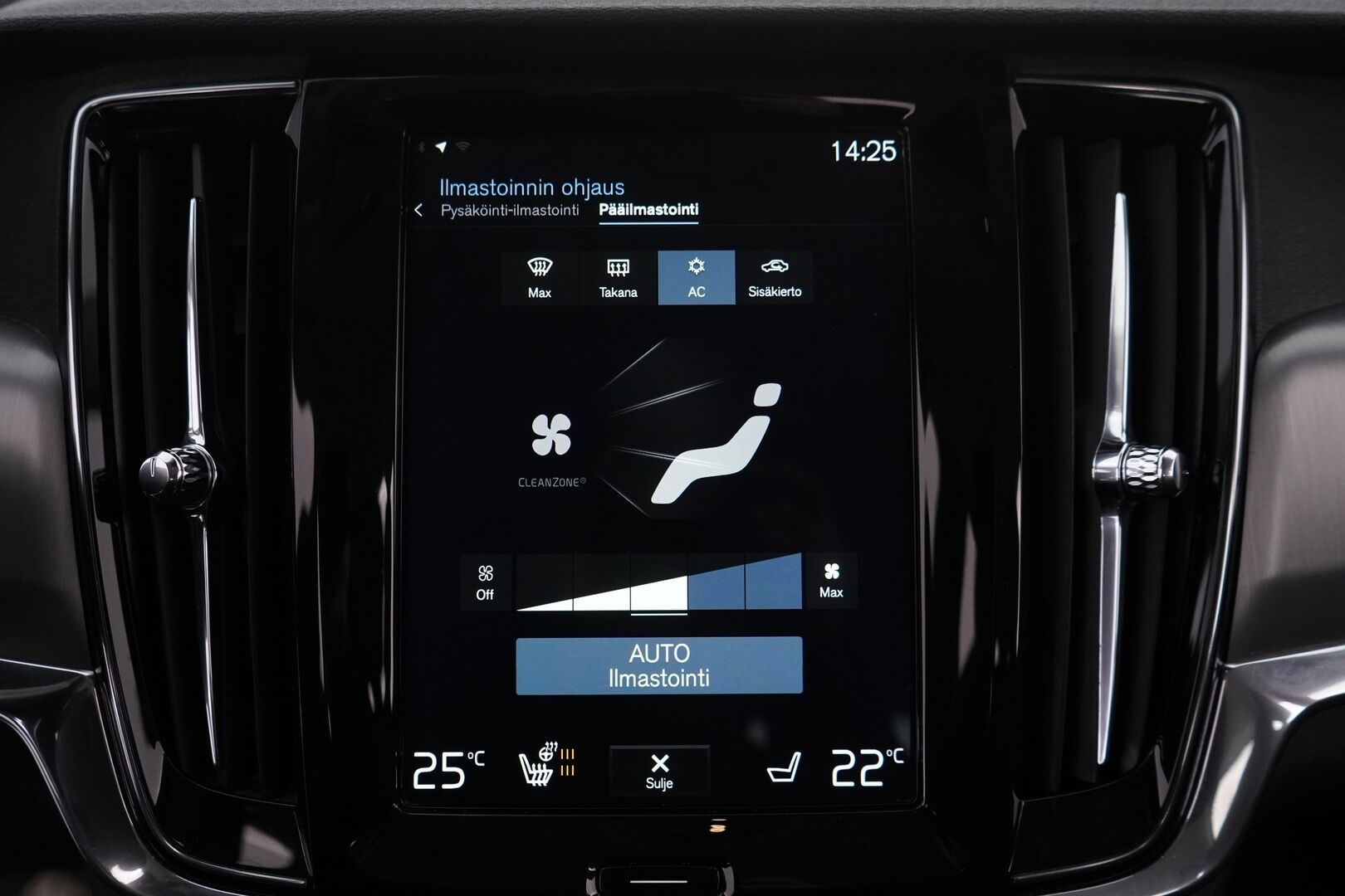 Volvo V90 2018 D3 AWD Business aut *Koukku / Webasto / ACC / Puolinahat / S.kontti* - Kahdet renkaat alumiinivantein / EI ADBLUE / Seuraava katsastus 21.7.2027 / Säännölliset huollot / Viimeisin huolto 07.2025 / Siisti - Osta nyt, maksa vasta ensi vuonna