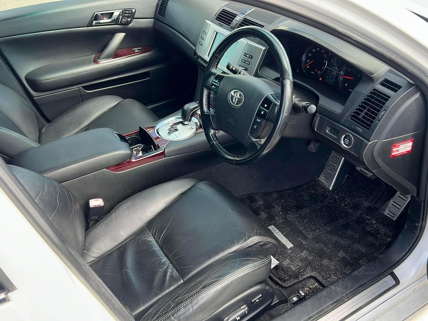 Toyota Mark X 2005 250G 2,5L V6 - Nahkasisusta / Peruutuskamera / Xenon / Sähköpenkit / Lohko & Sisäpistoke / Juuri tullut Tampereelle!
