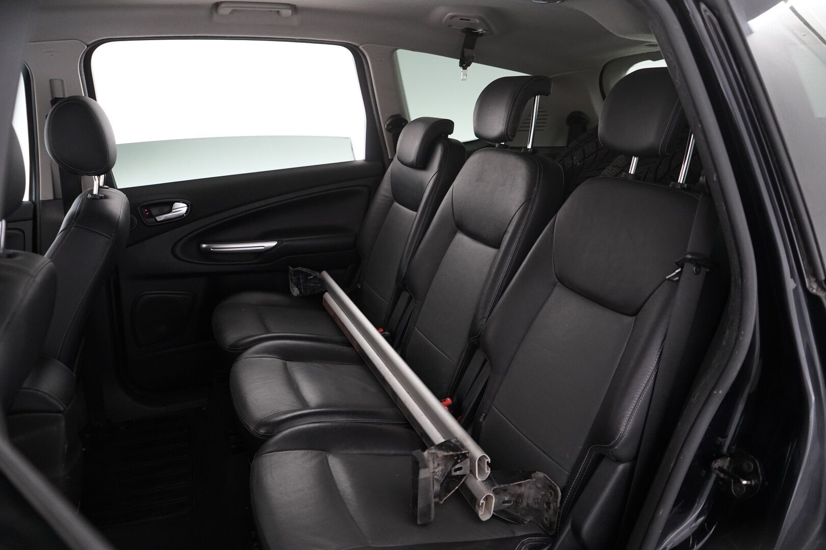 Ford S-Max 2008 2,0 TDCi 140 hv autom. Titanium A6 5-ovinen MYYDÄÄN HUUTOKAUPAT.COM