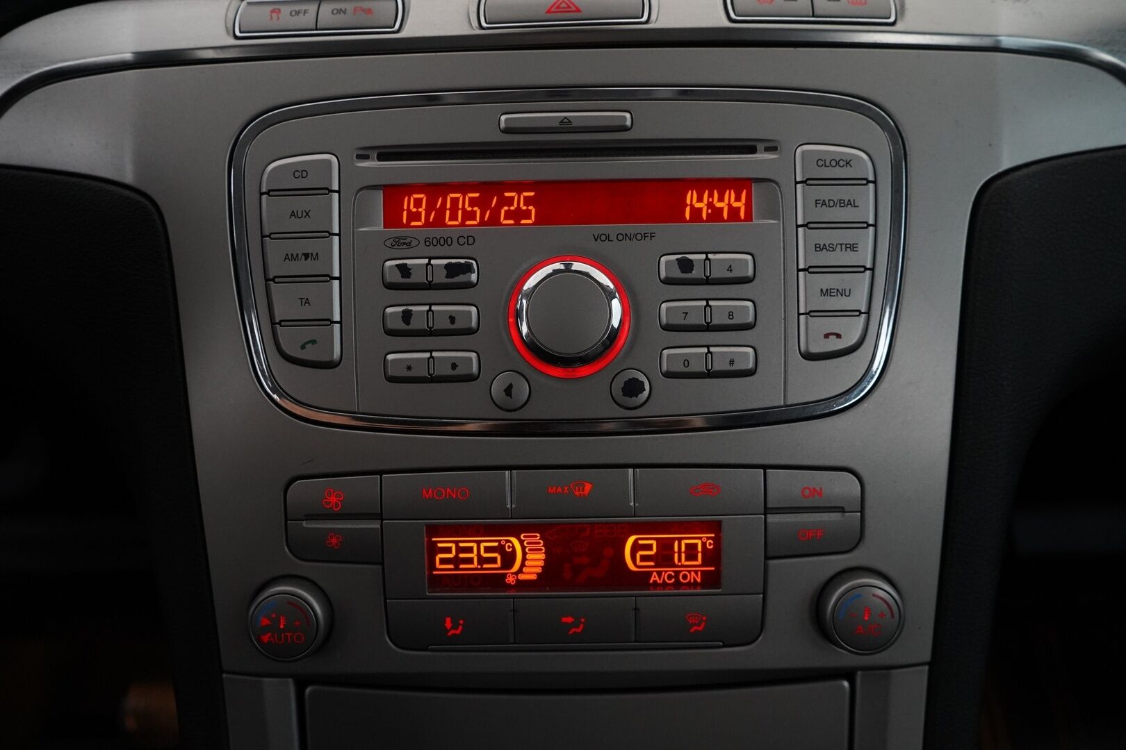 Ford S-Max 2008 2,0 TDCi 140 hv autom. Titanium A6 5-ovinen MYYDÄÄN HUUTOKAUPAT.COM