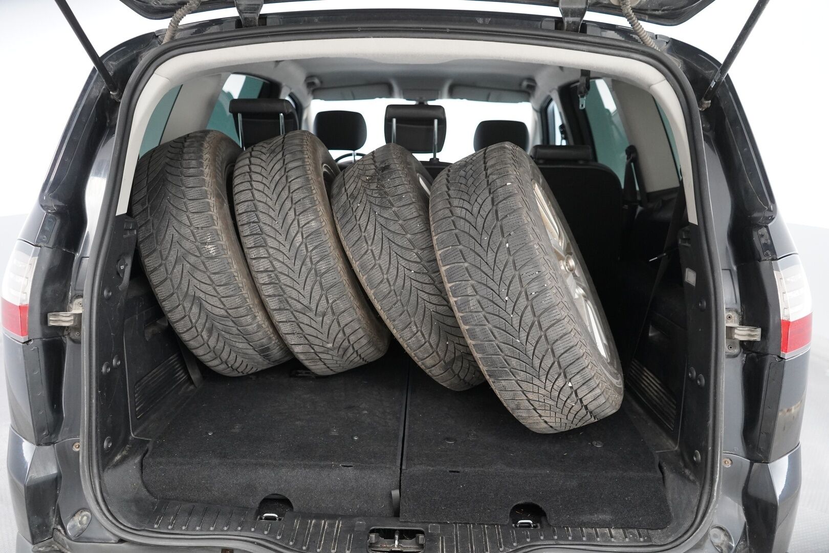 Ford S-Max 2008 2,0 TDCi 140 hv autom. Titanium A6 5-ovinen MYYDÄÄN HUUTOKAUPAT.COM