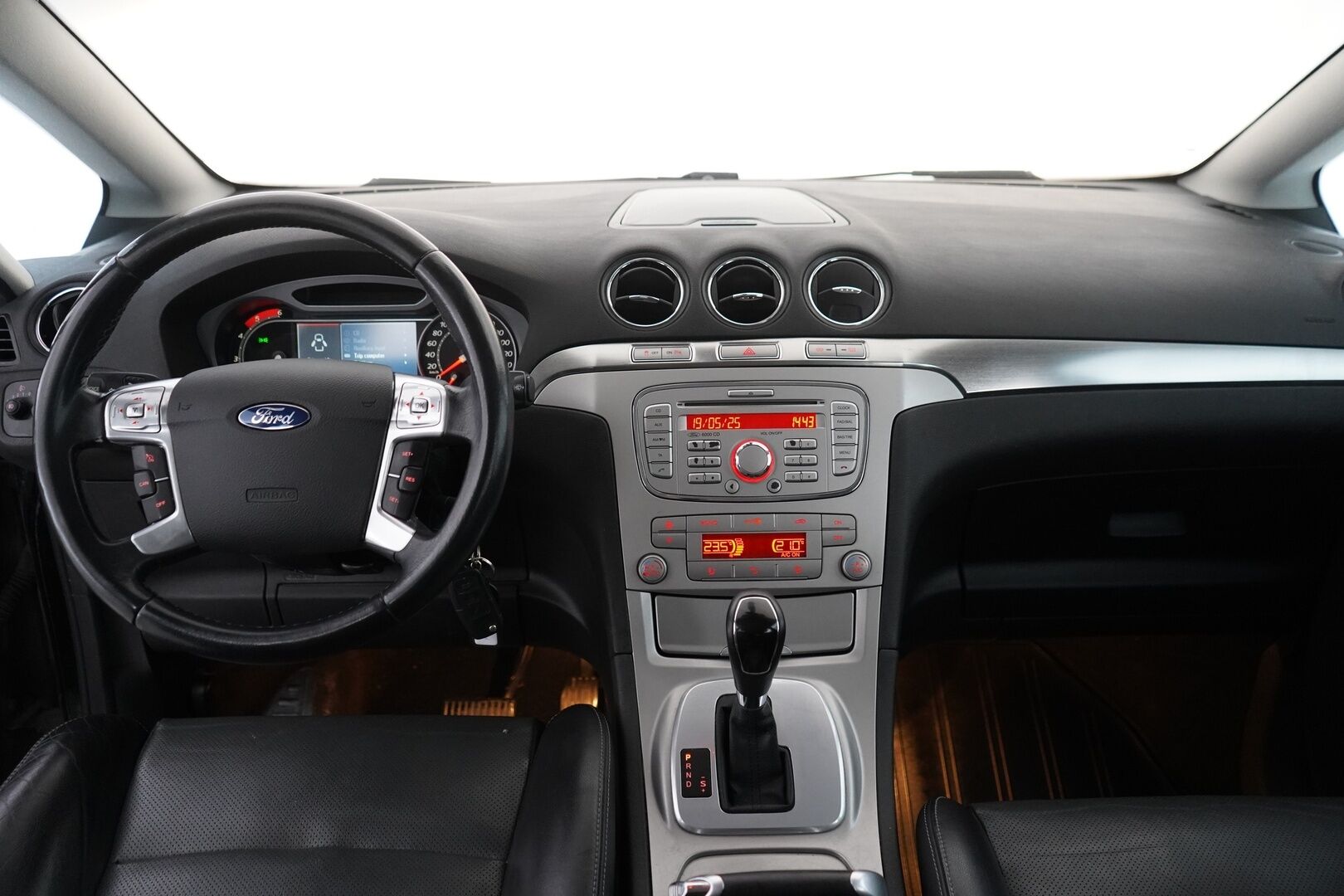 Ford S-Max 2008 2,0 TDCi 140 hv autom. Titanium A6 5-ovinen MYYDÄÄN HUUTOKAUPAT.COM